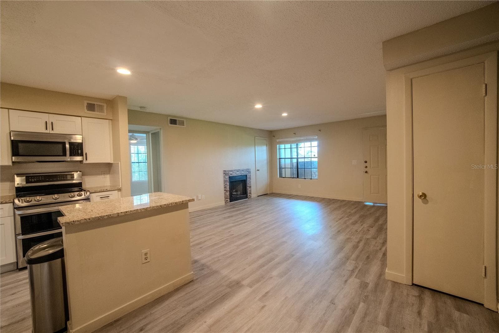 Condominium at 315 LAKEPOINTE DR #204, ALTAMONTE SPRINGS, photo 8 of 21
