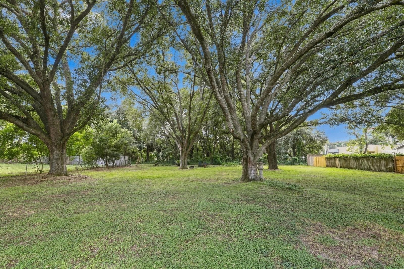 Single Family Residence at 2460 E CROOKED LAKE CLUB BLVD, EUSTIS, photo 36 of 45