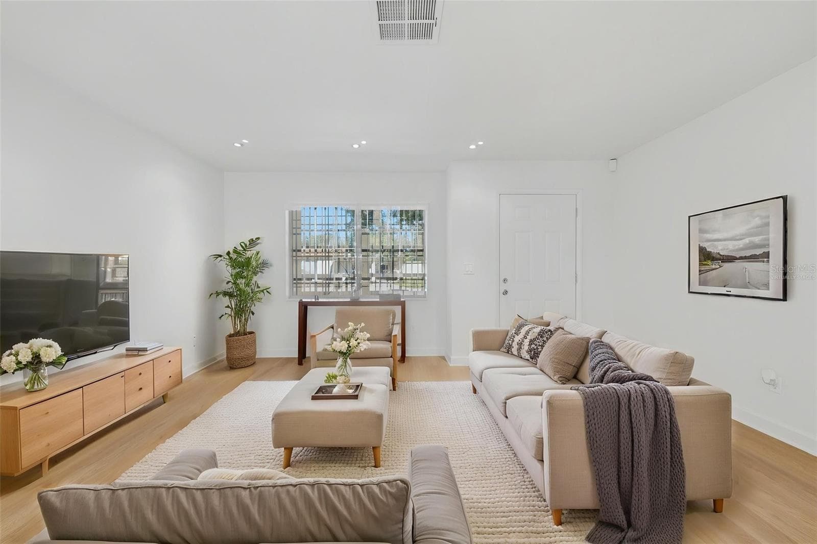 Virtually staged - 3010 EMERSON AVE S, ST PETERSBURG