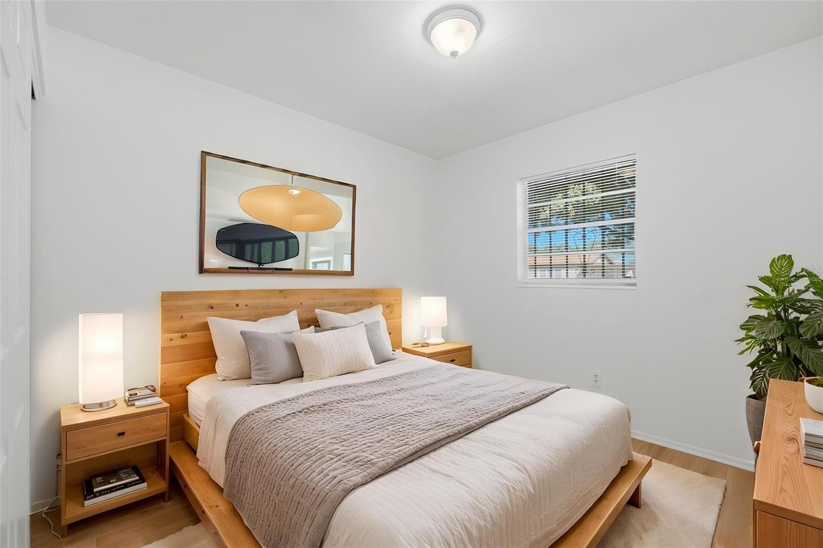 Virtually staged - 3010 EMERSON AVE S, ST PETERSBURG