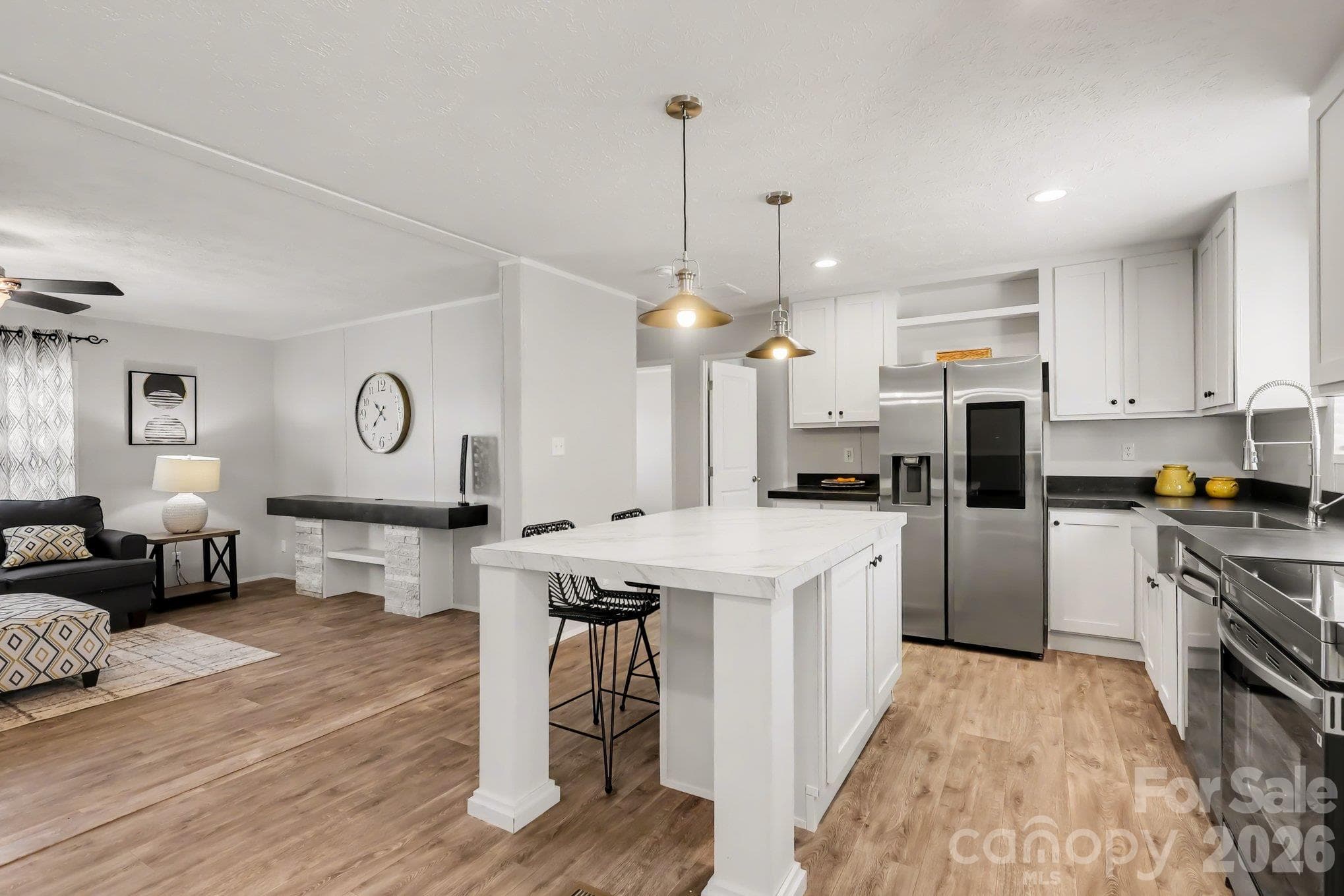 Single Family Residence at 806 Eagleview Lane, Lawndale, photo 5 of 27