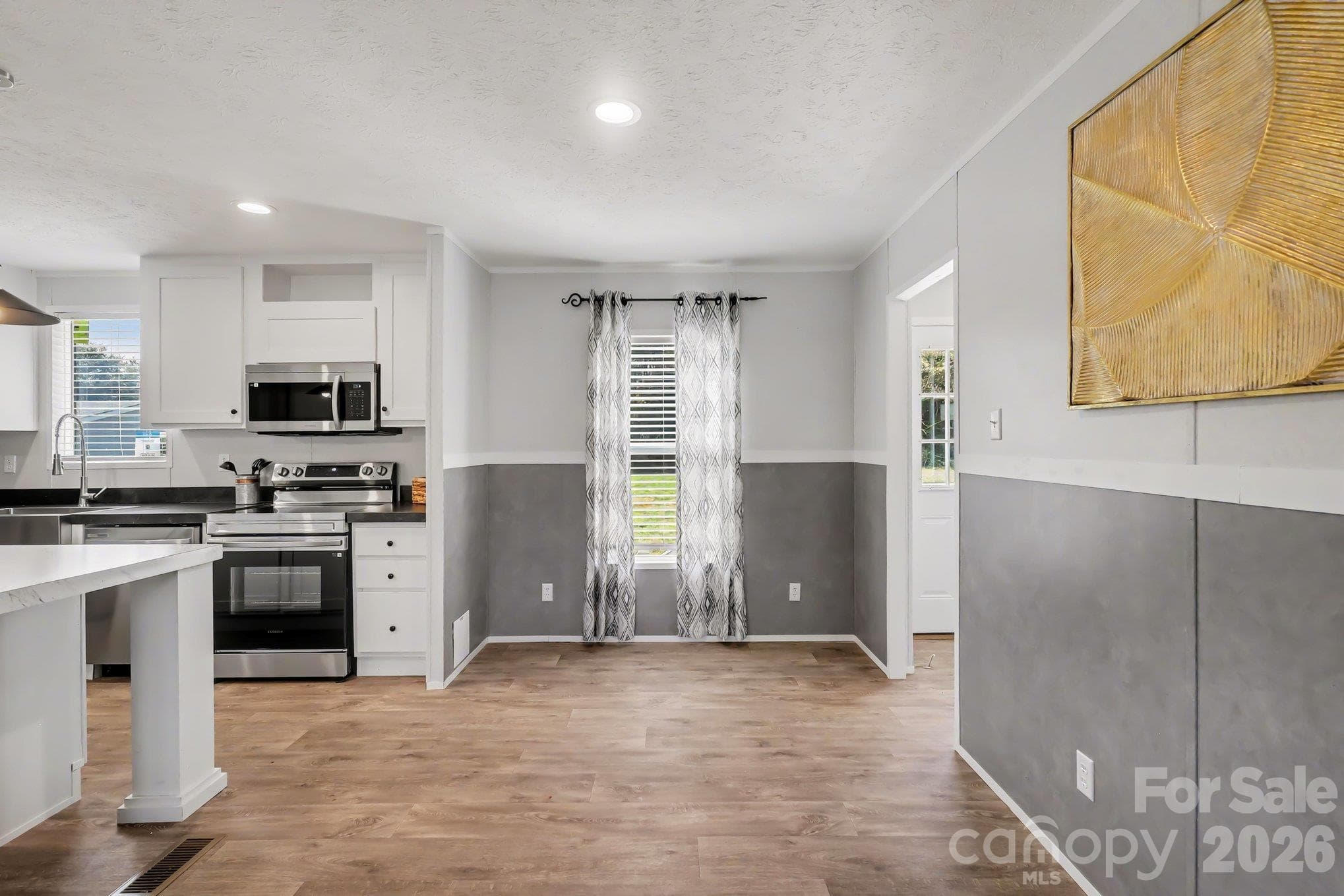 Single Family Residence at 806 Eagleview Lane, Lawndale, photo 8 of 27