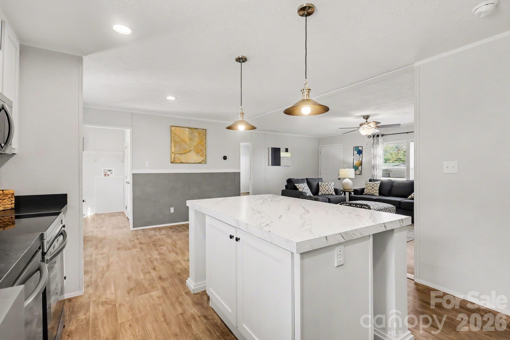 Single Family Residence at 806 Eagleview Lane, Lawndale, photo 9 of 27