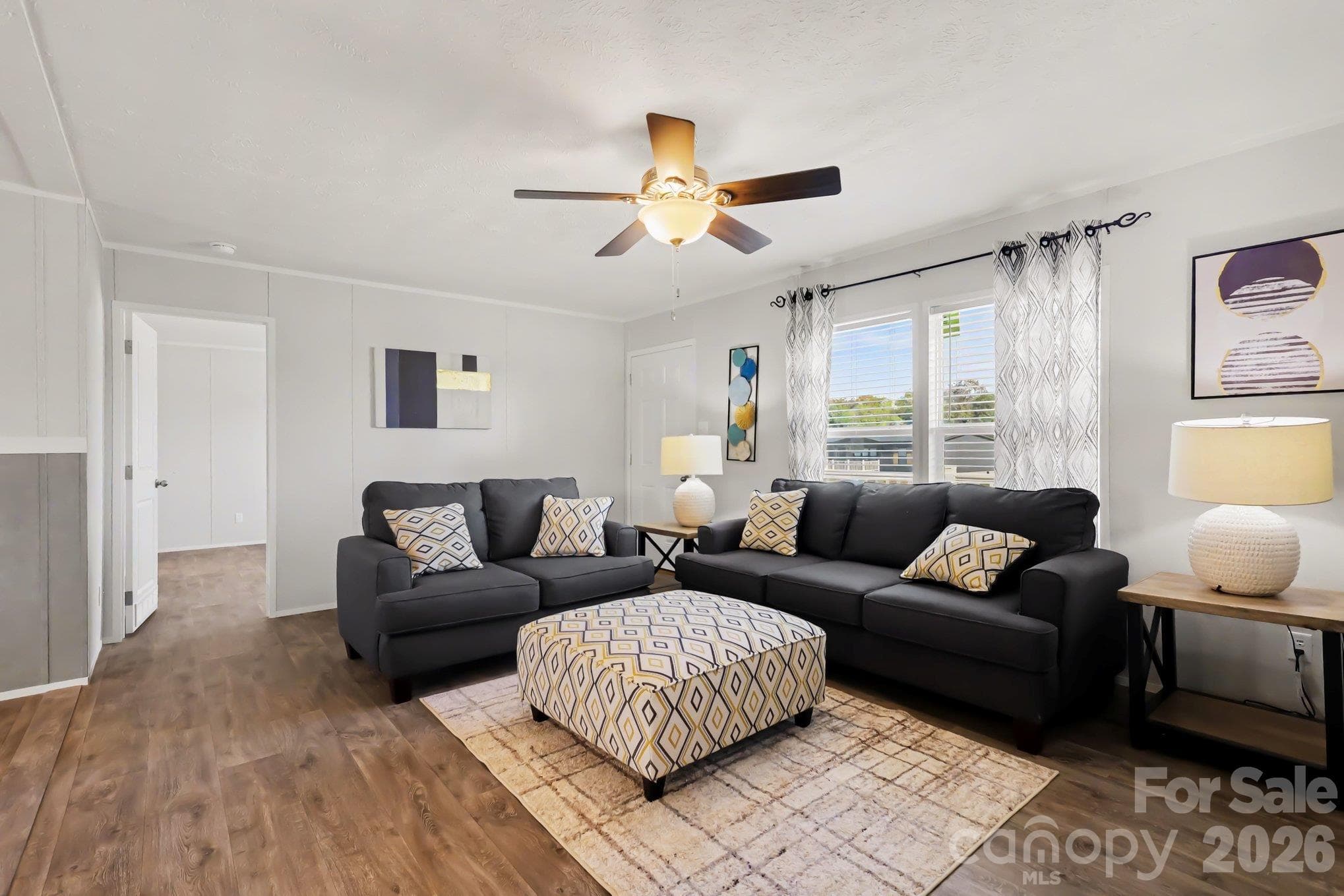 Single Family Residence at 806 Eagleview Lane, Lawndale, photo 10 of 27
