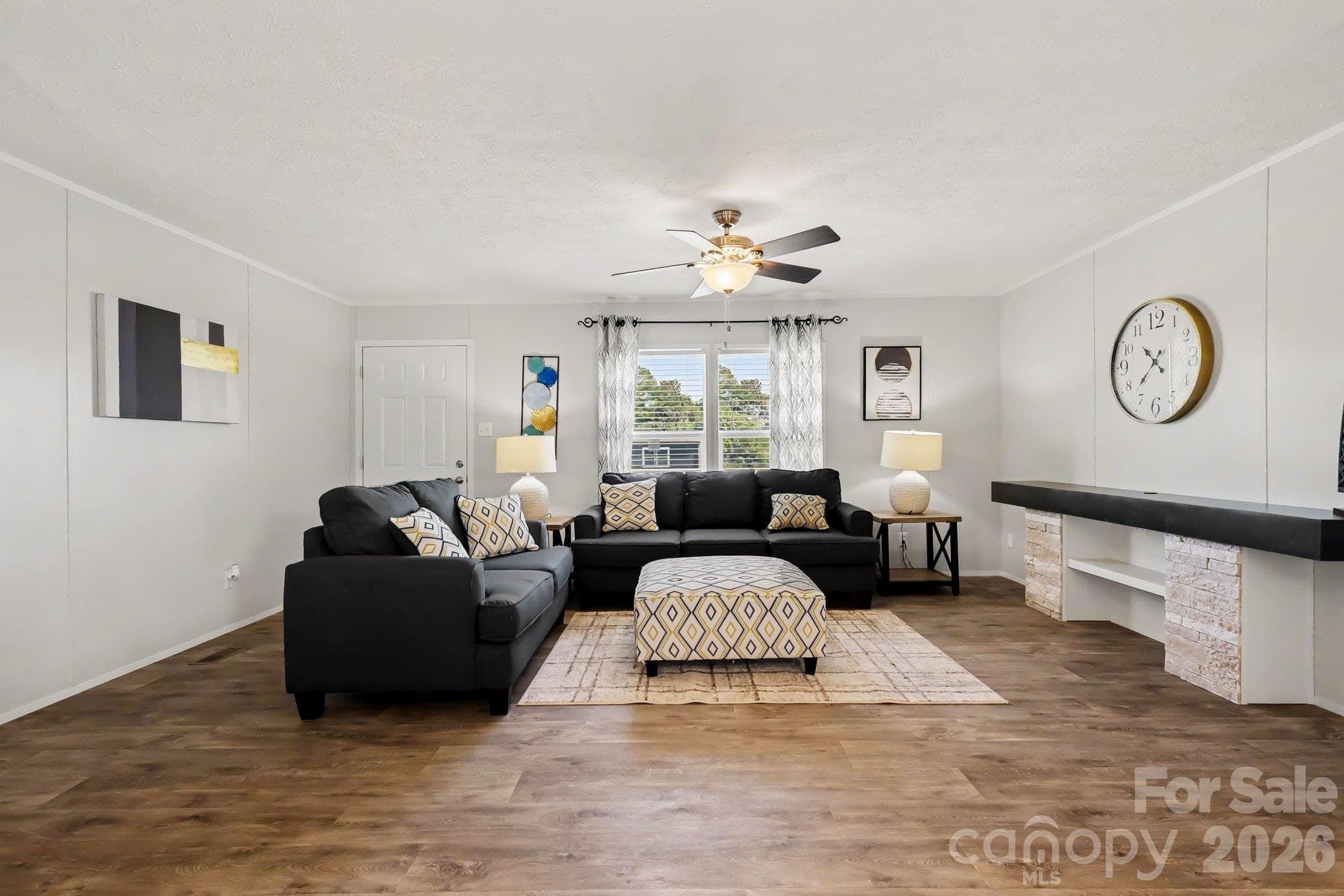 Single Family Residence at 806 Eagleview Lane, Lawndale, photo 11 of 27
