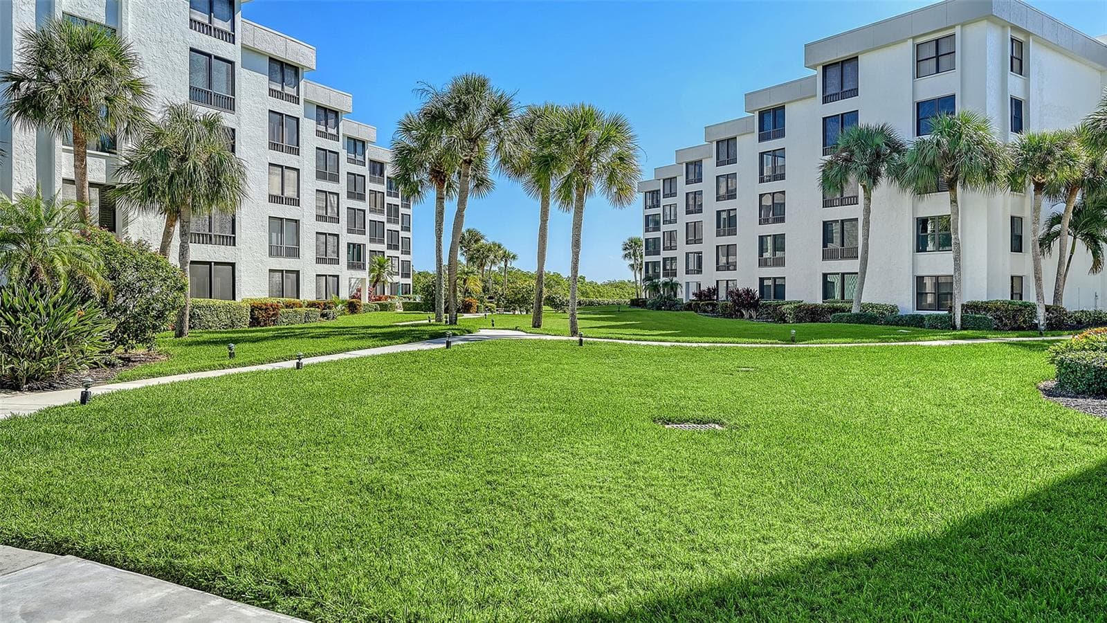 Courtyard - 8773 MIDNIGHT PASS RD #102G, SARASOTA