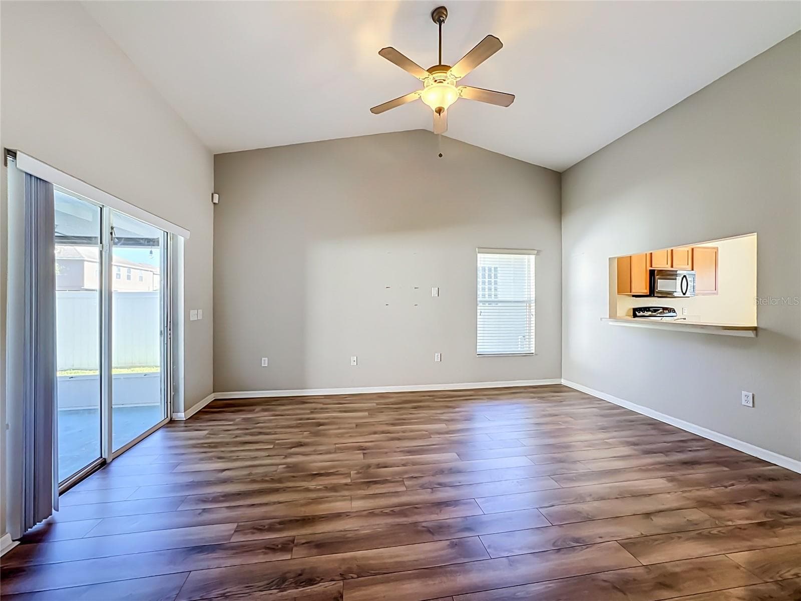 Living Room - 10852 STANDING STONE DR, WIMAUMA