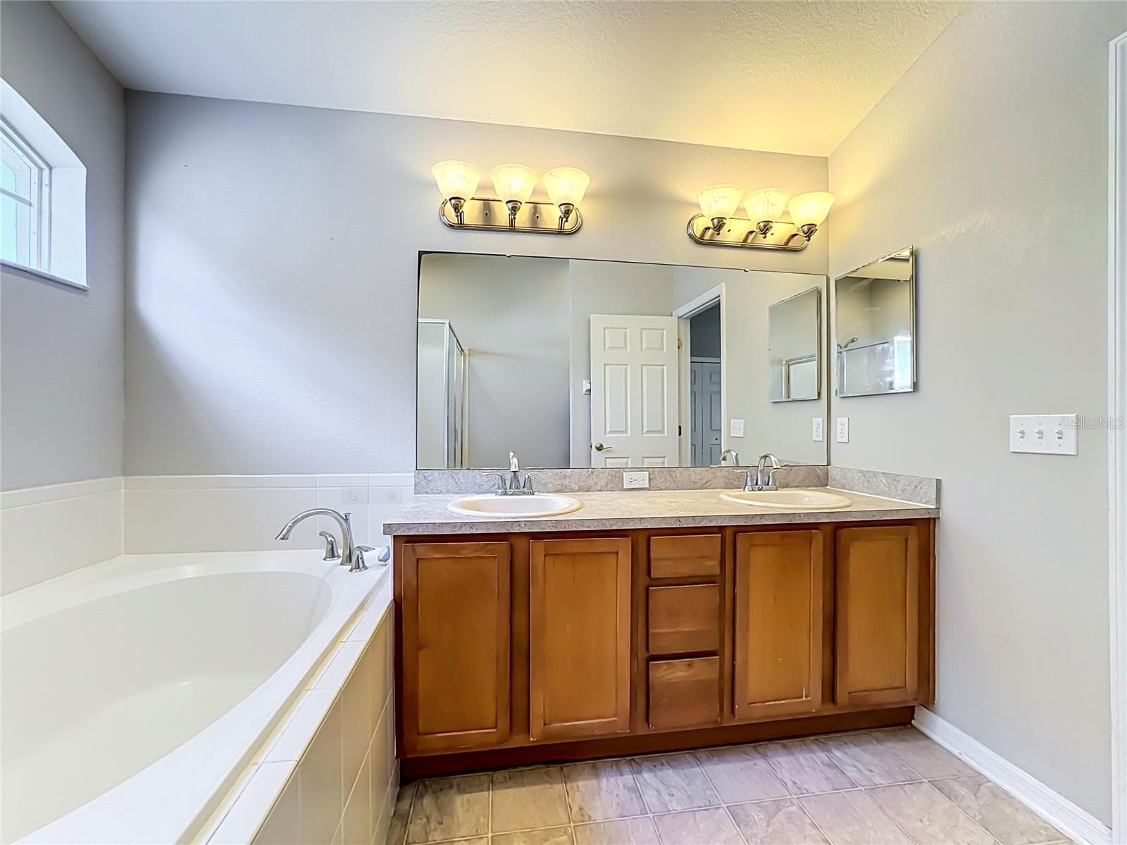 Primary Bedroom - En Suite Bathroom - 10852 STANDING STONE DR, WIMAUMA