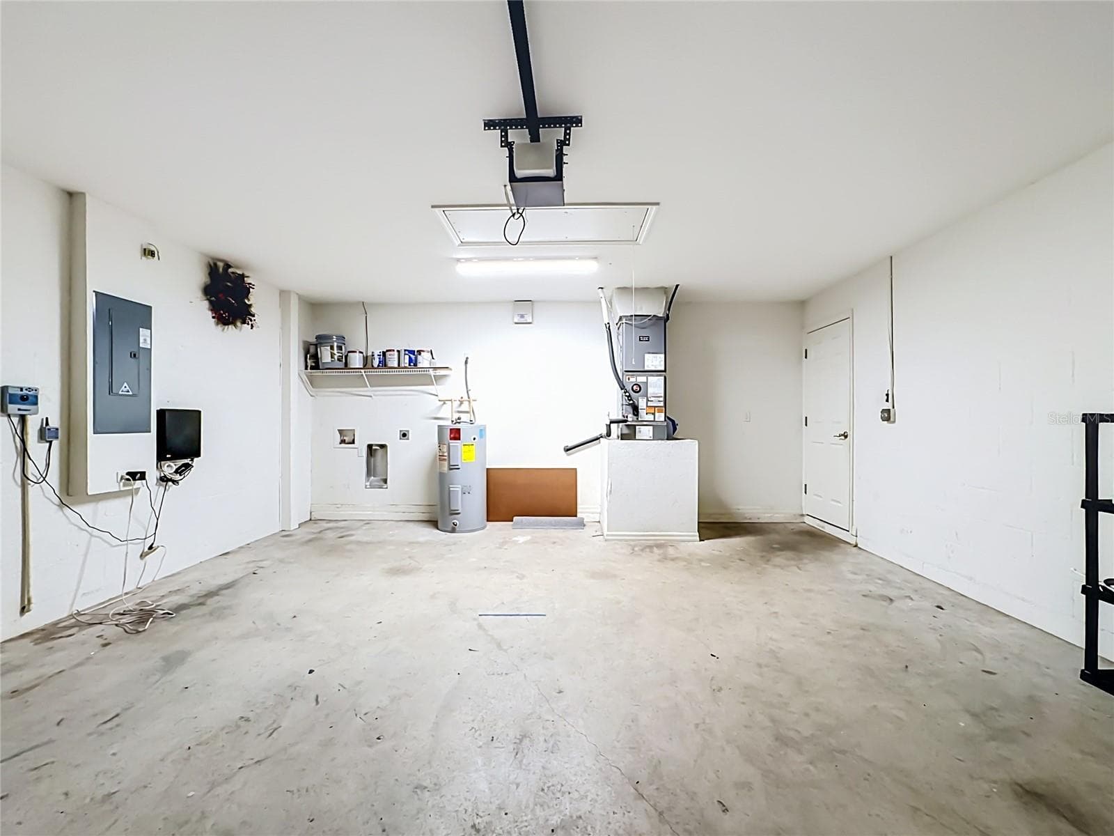 Garage - 10852 STANDING STONE DR, WIMAUMA