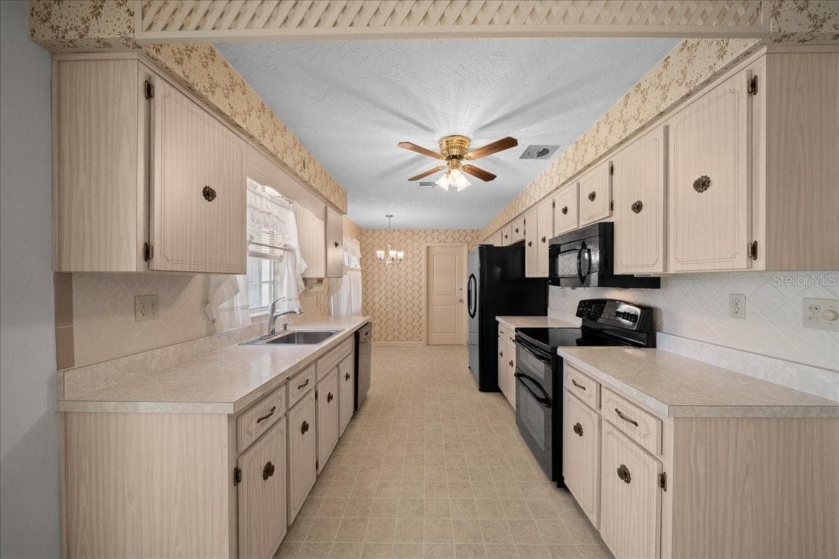 Single Family Residence at 317 S BARBOUR ST, BEVERLY HILLS, photo 11 of 45