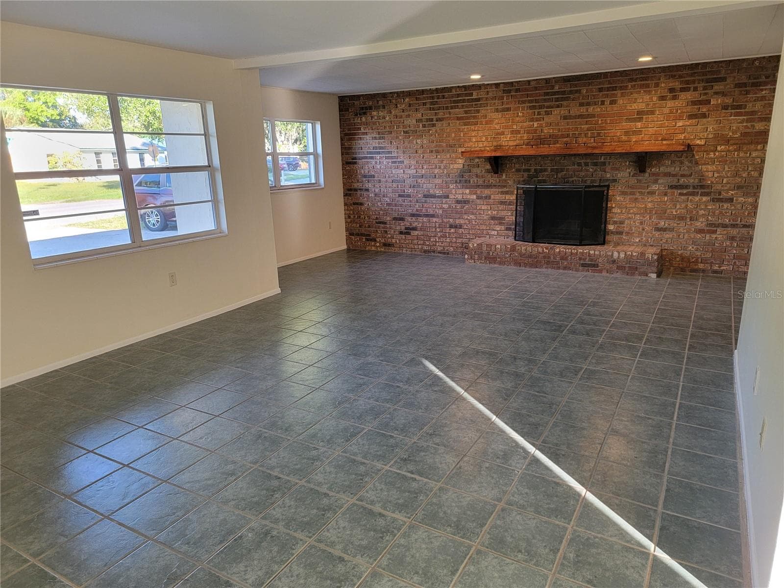 Single Family Residence at 3988 BERKSHIRE DR, SARASOTA, photo 10 of 33