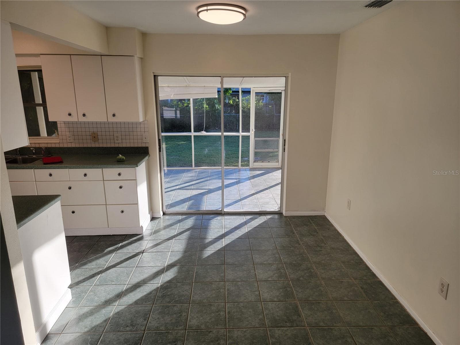 Single Family Residence at 3988 BERKSHIRE DR, SARASOTA, photo 14 of 33