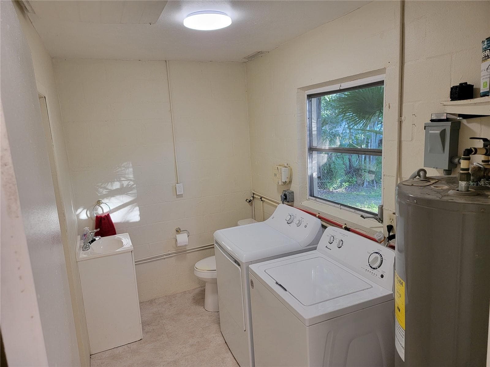 Single Family Residence at 3988 BERKSHIRE DR, SARASOTA, photo 19 of 33