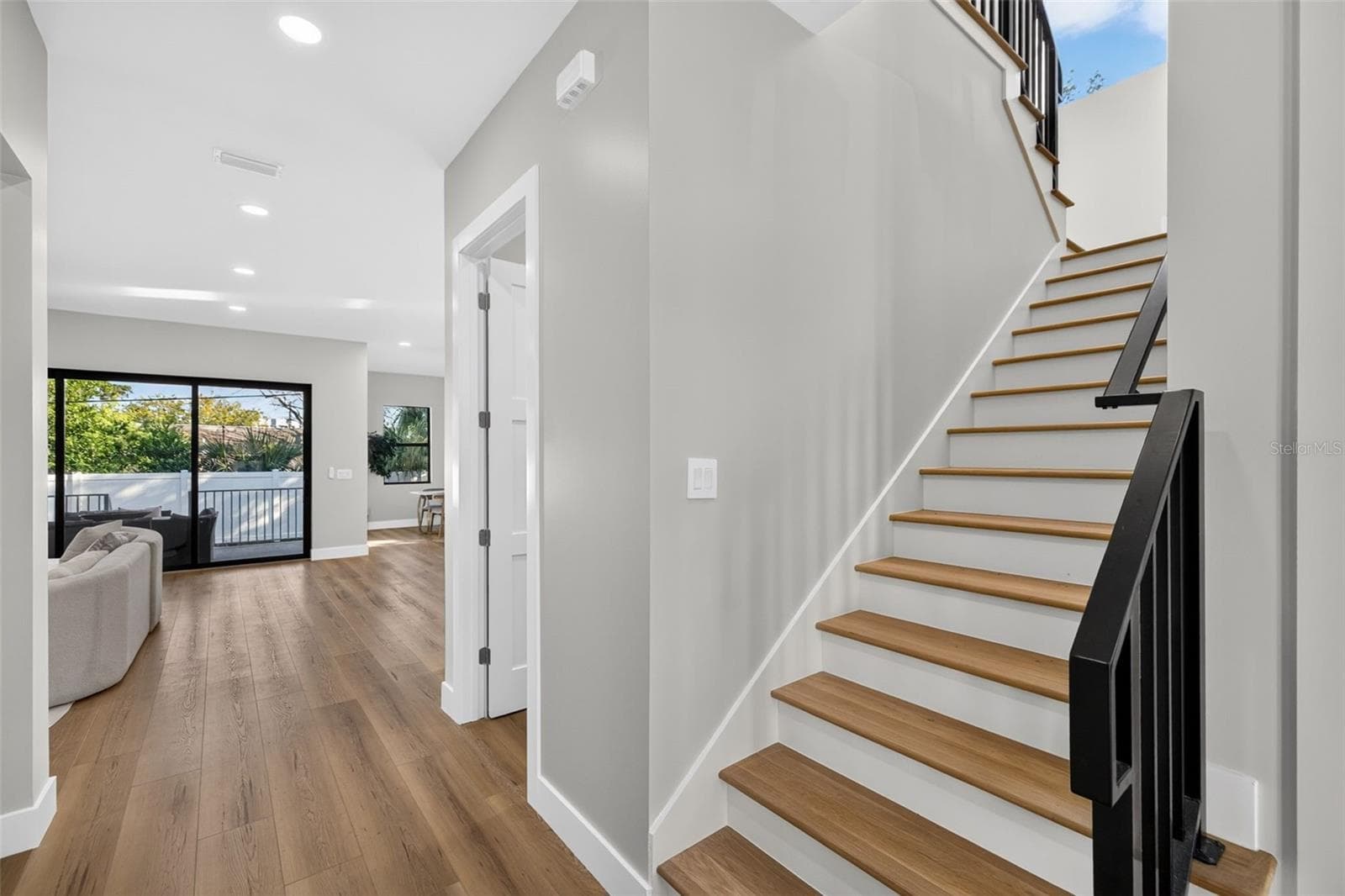Single Family Residence at 4219 W BAY VIEW AVE, TAMPA, photo 6 of 50