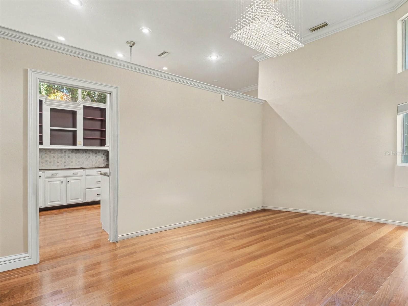 Dining Room opens to Kitchen - 6435 BERKSHIRE PL, UNIVERSITY PARK