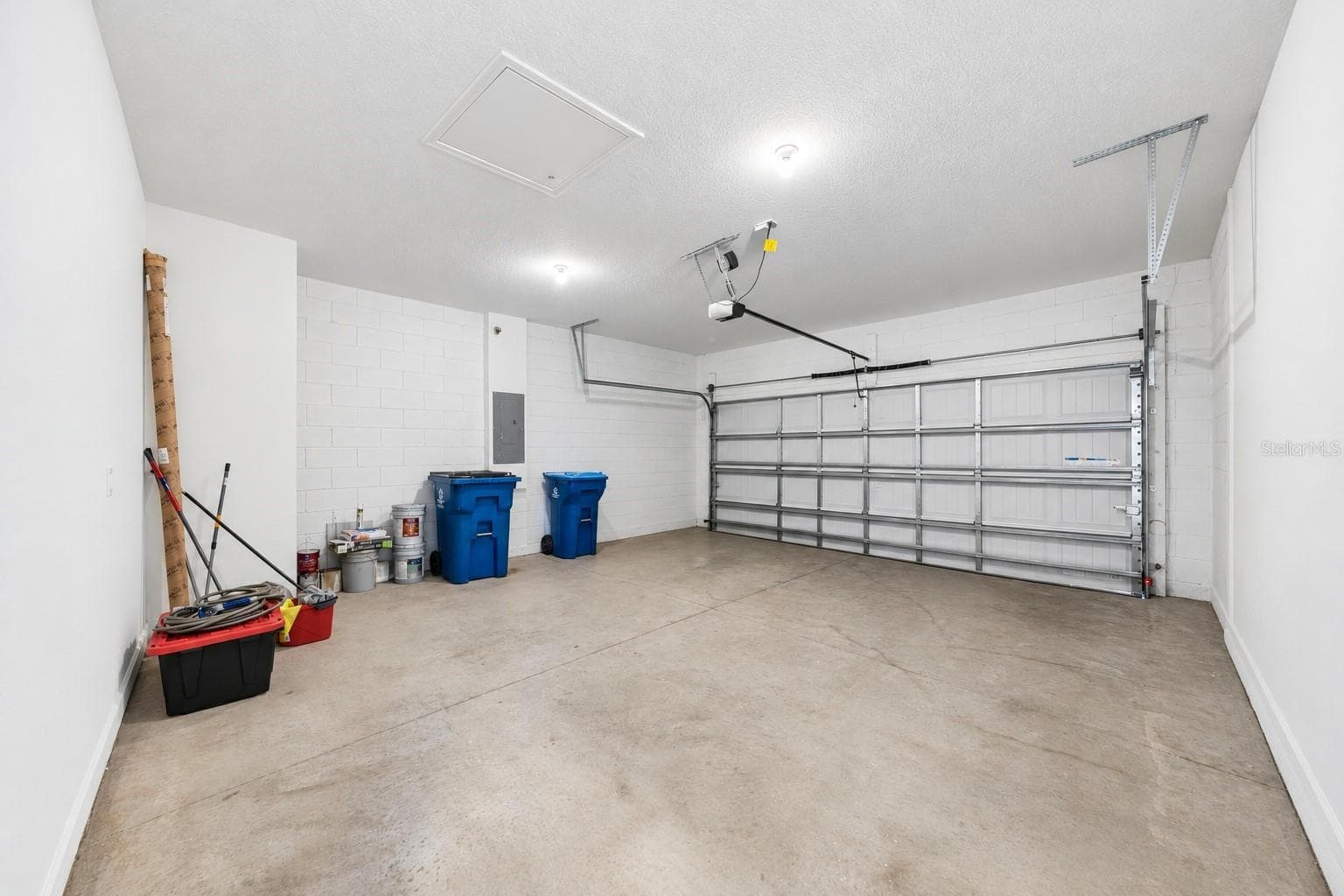 Inside Oversized 2 car garage - 417 HENNEPIN LOOP, LAKE WALES
