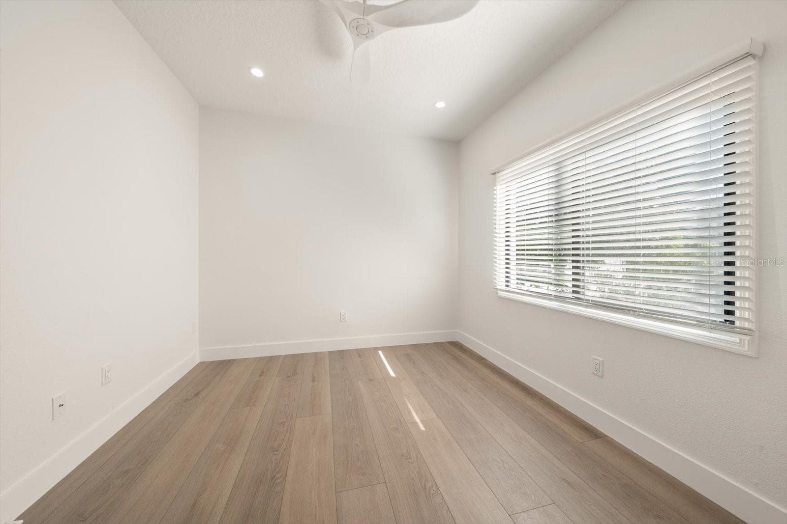 Townhouse at 295 7TH ST S, ST PETERSBURG, photo 15 of 31