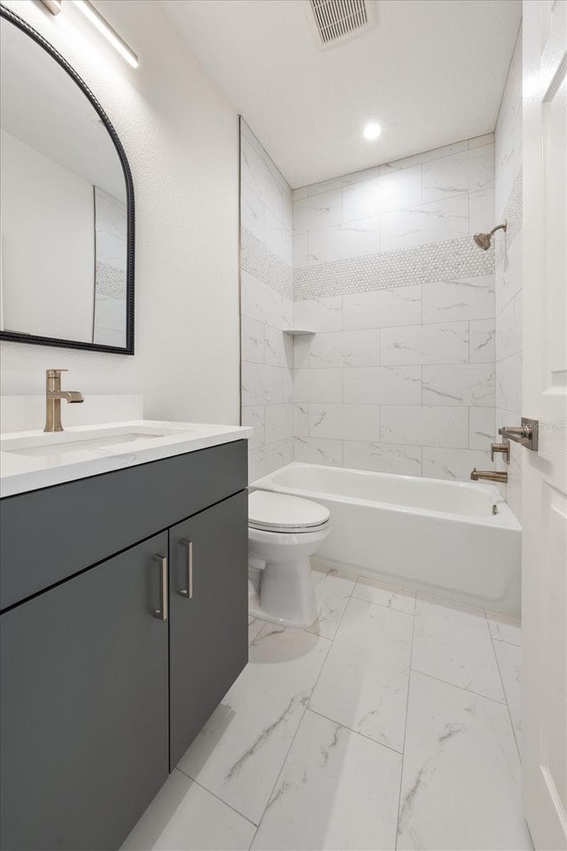 Townhouse at 295 7TH ST S, ST PETERSBURG, photo 20 of 31