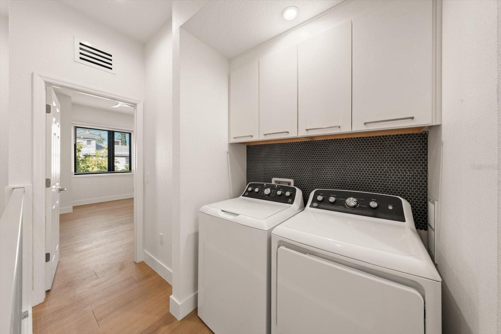 Townhouse at 295 7TH ST S, ST PETERSBURG, photo 23 of 31