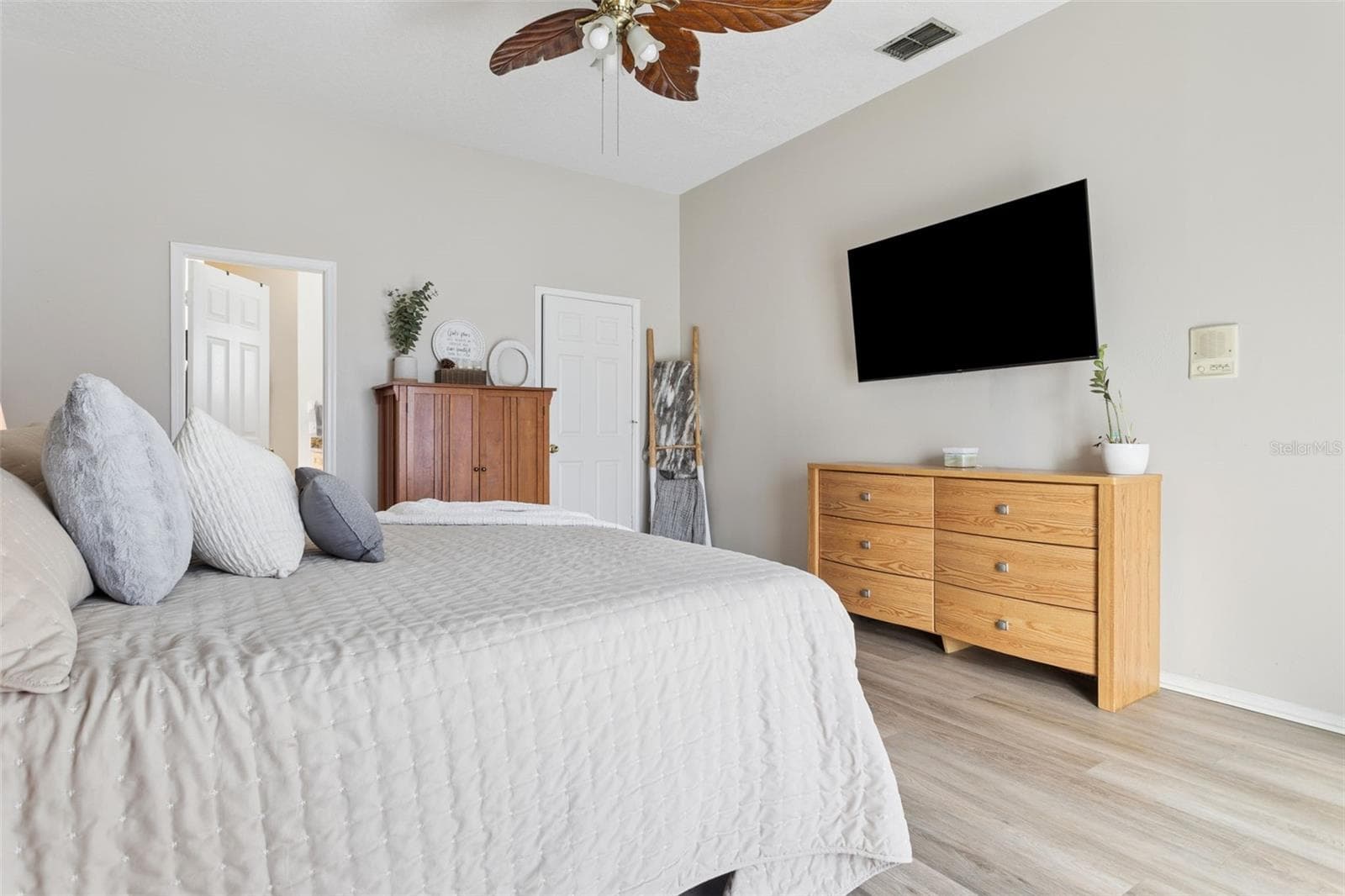 Single Family Residence at 9646 FOX HEARST RD, TAMPA, photo 18 of 30