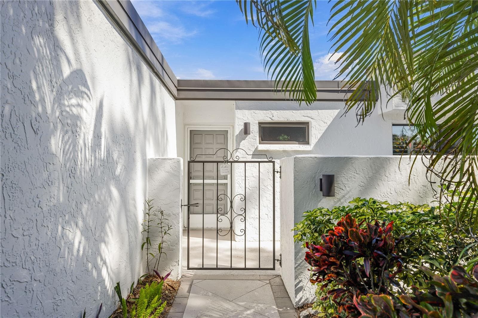 Front Entry - 3111 HEATHERWOOD LN, SARASOTA