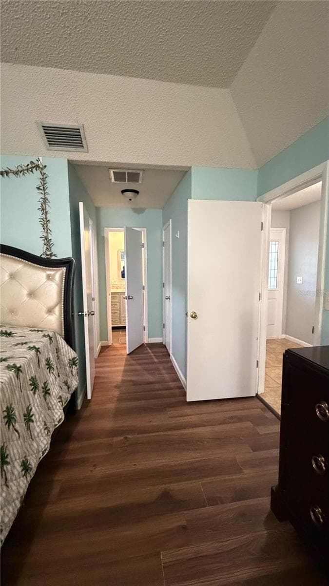 Single Family Residence at 4404 S LAUREL POINTE DR, LAKELAND, photo 24 of 43