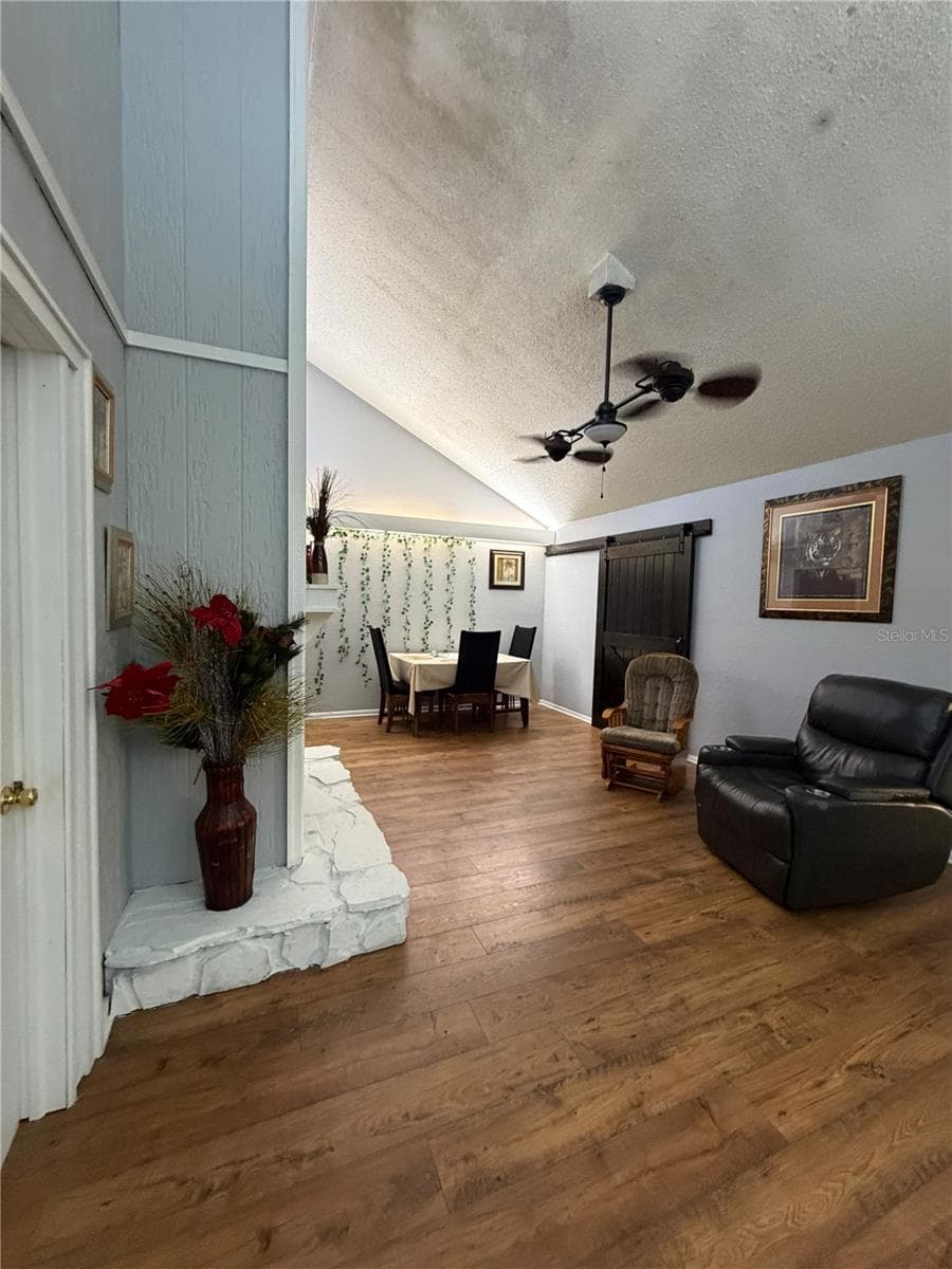 Single Family Residence at 4404 S LAUREL POINTE DR, LAKELAND, photo 38 of 43