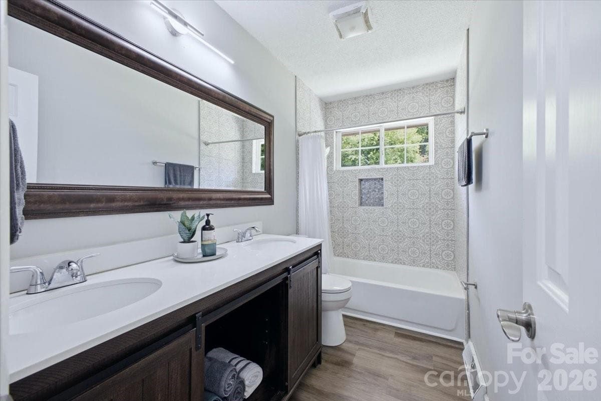 Single Family Residence at 2521 Alleghany Street, Charlotte, photo 14 of 25