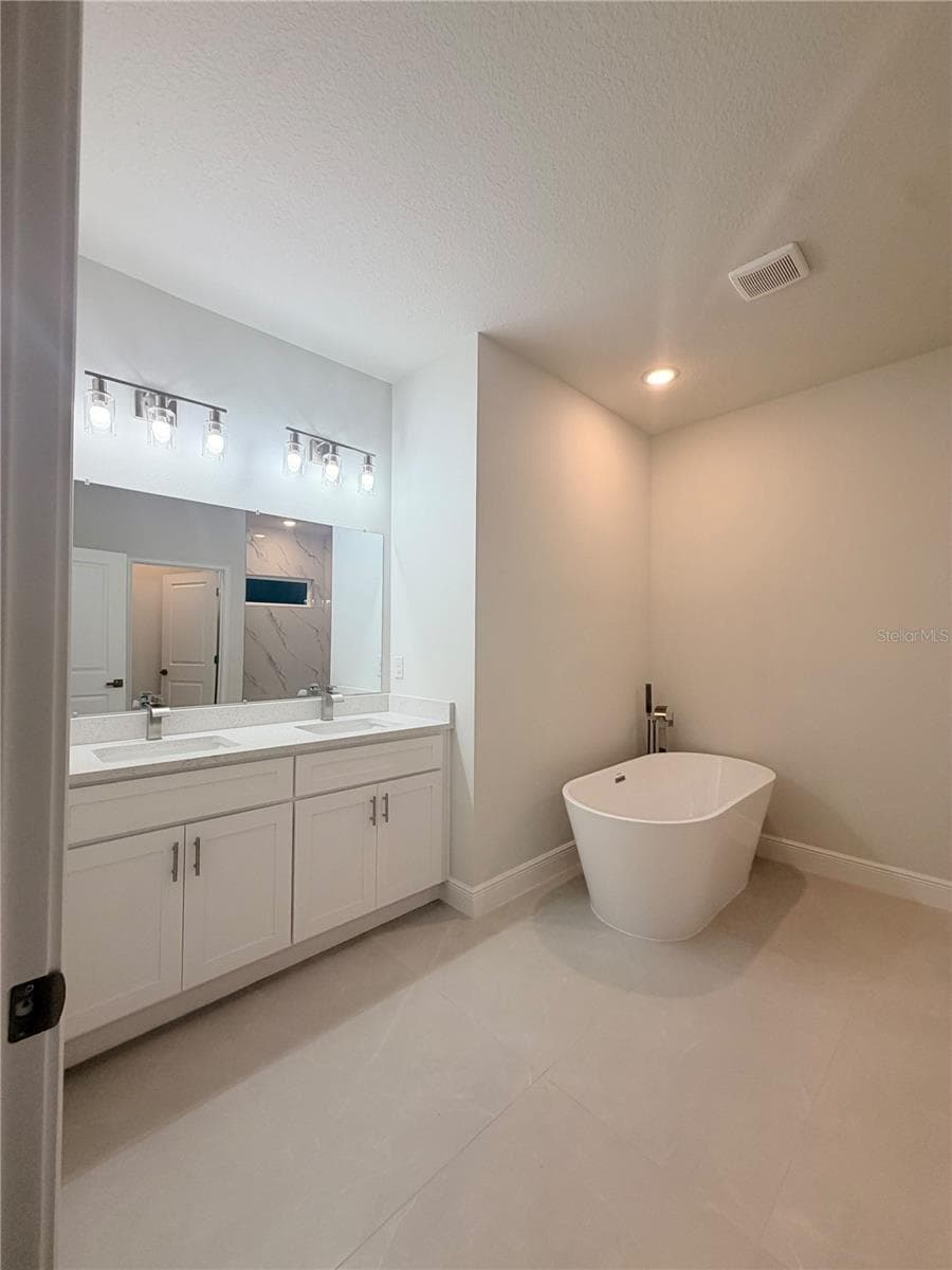 Single Family Residence at 14650 SW 68TH TER, OCALA, photo 10 of 17