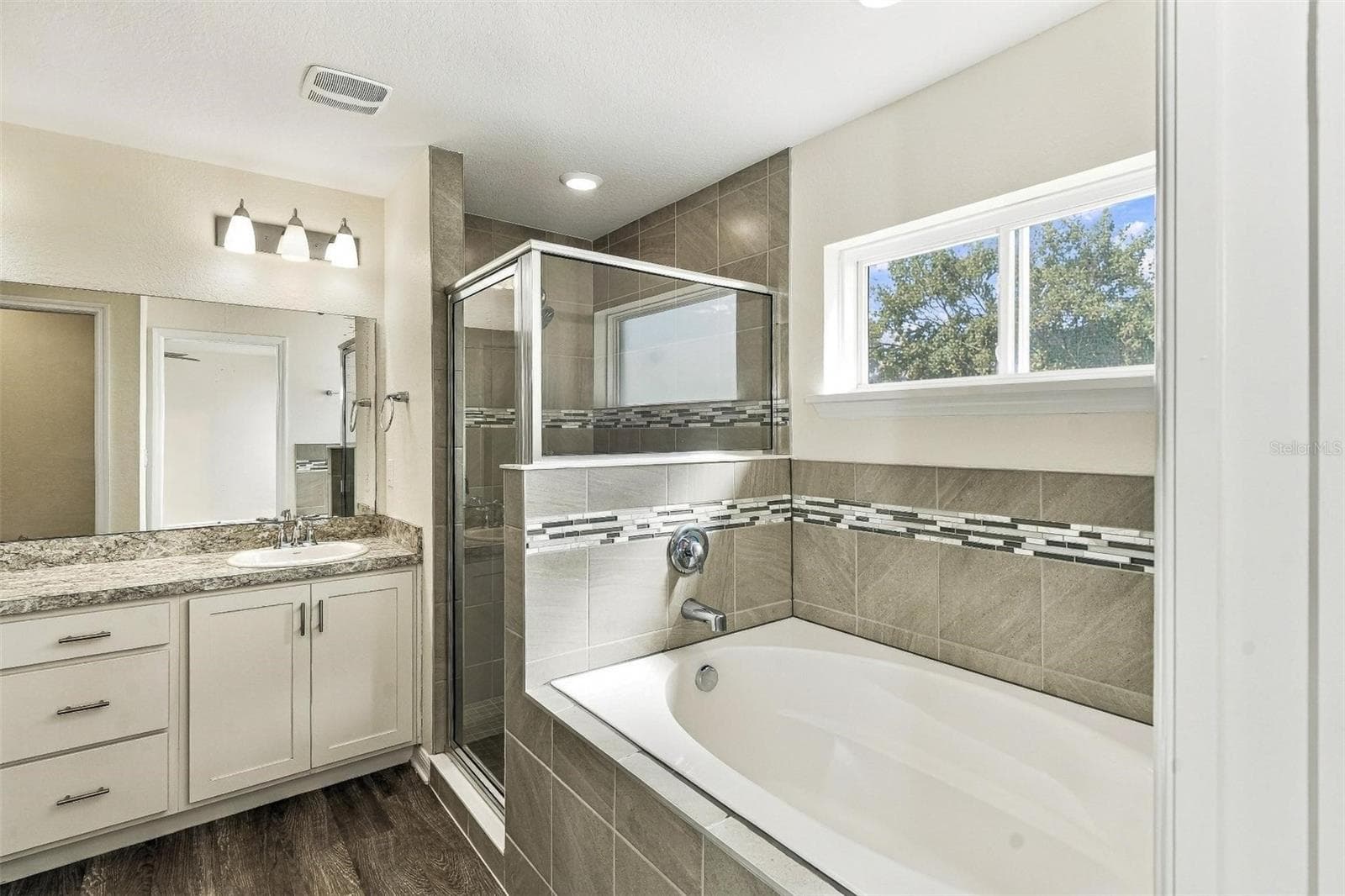 Single Family Residence at 2021 HARVEST LANDING CIR, LAKELAND, photo 12 of 30