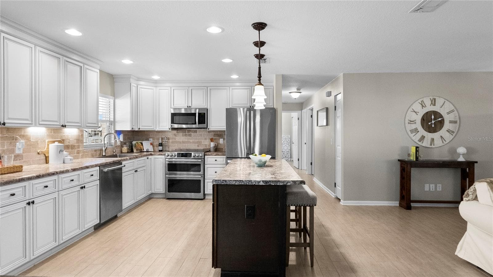 Single Family Residence at 310 MOCCASIN HOLLOW RD, LITHIA, photo 16 of 48