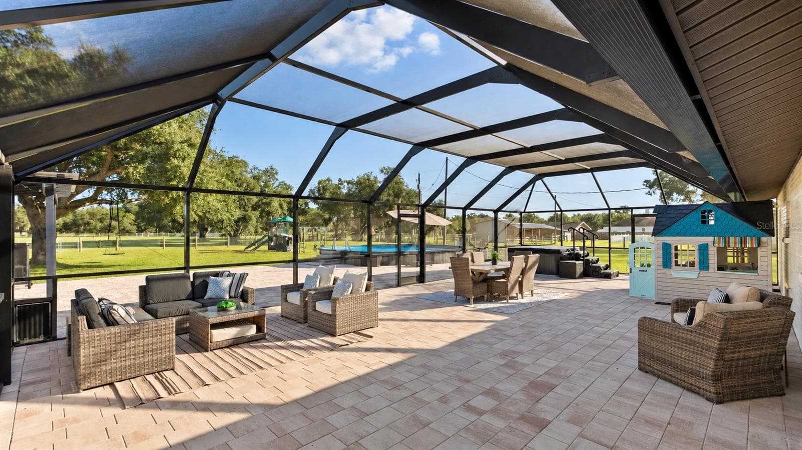 Expansive screened and pavered lanai - 310 MOCCASIN HOLLOW RD, LITHIA
