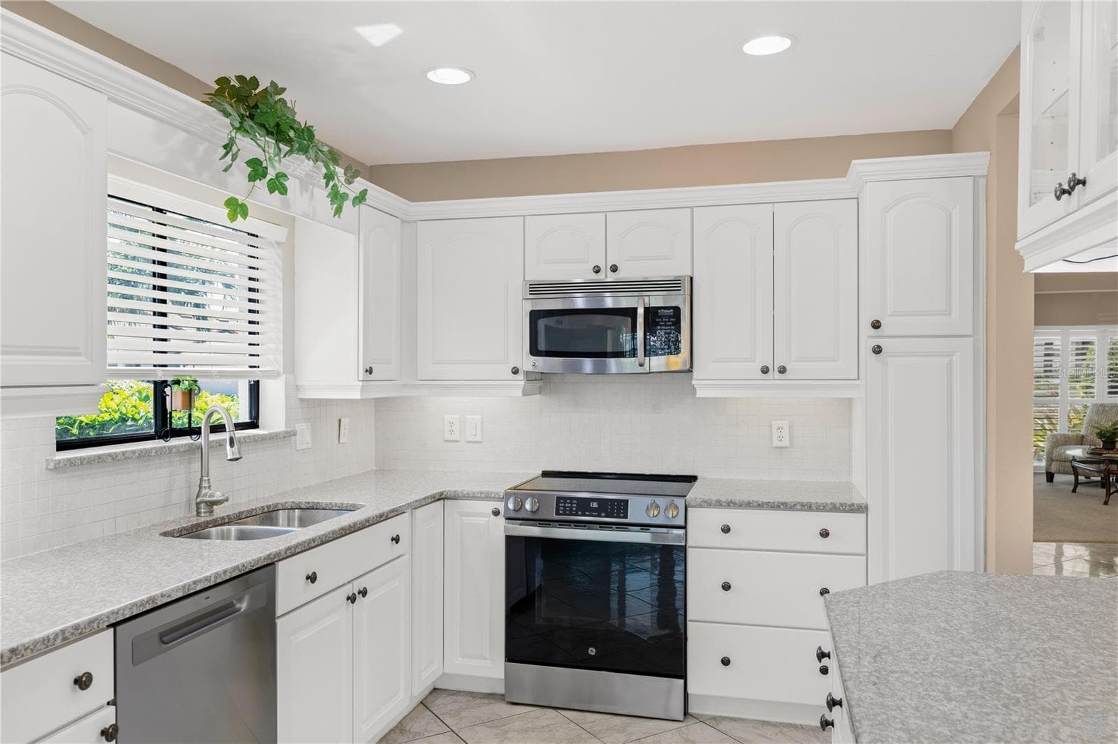 Single Family Residence at 3111 HEATHERWOOD LN, SARASOTA, photo 16 of 28