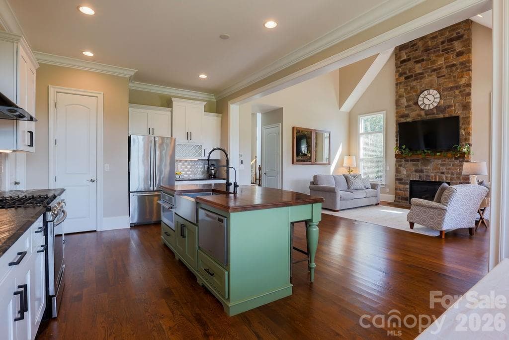 Single Family Residence at 7996 Malibu Pointe Lane, Denver, photo 21 of 42