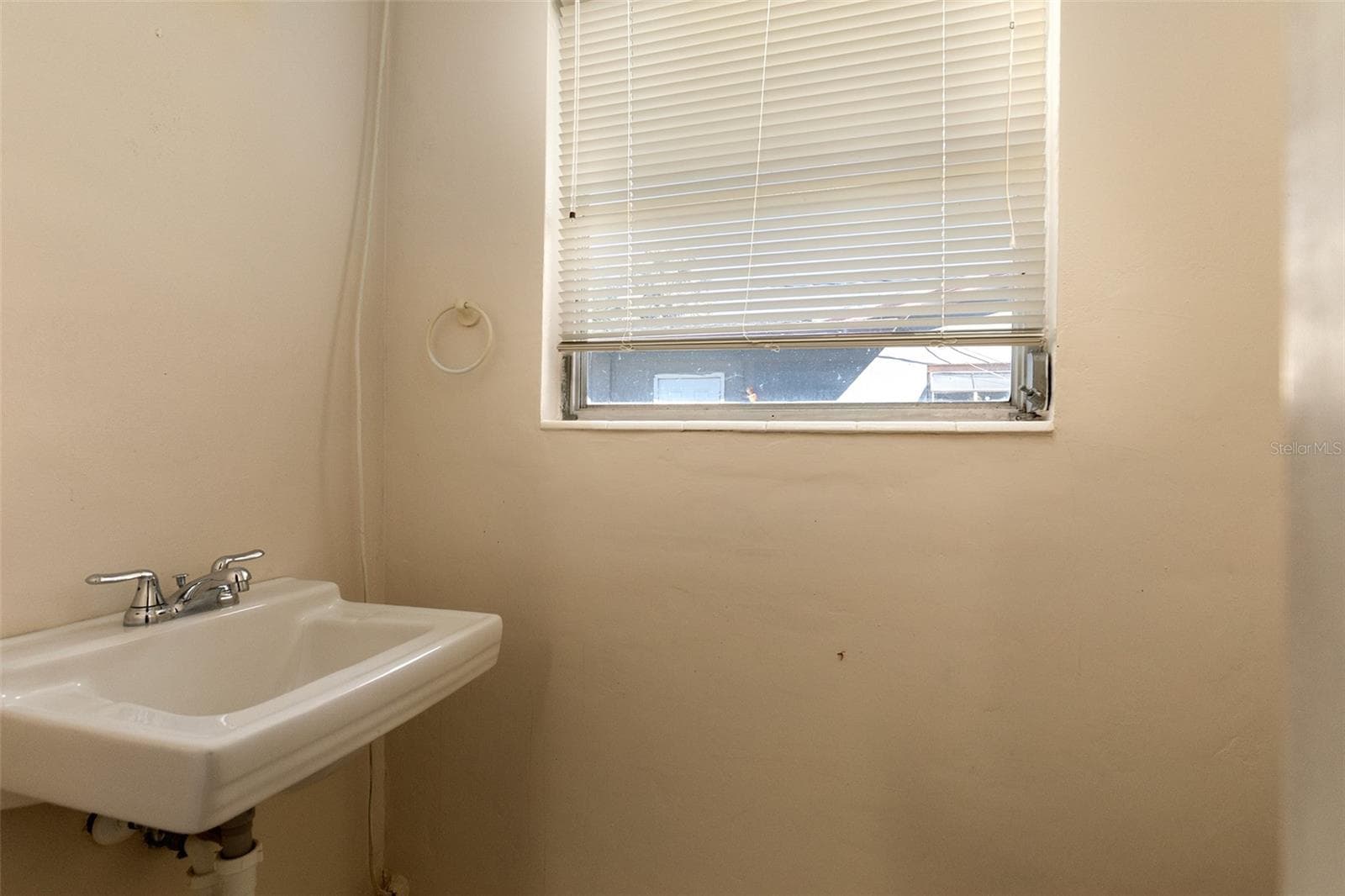 1/2 Bathroom - 5119 PELLEPORT AVE, BELLE ISLE