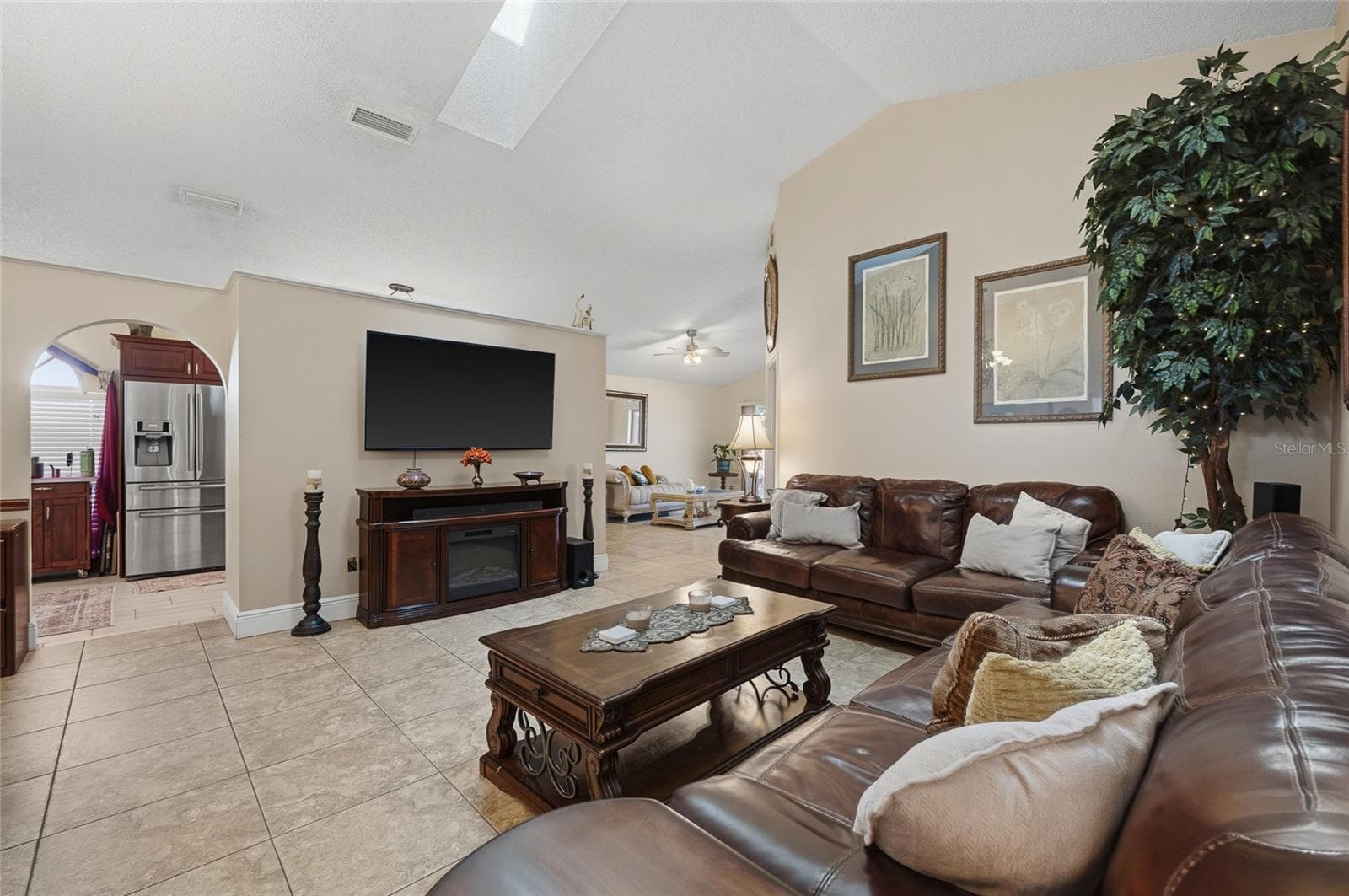 Single Family Residence at 1027 KELLY CREEK CIR, OVIEDO, photo 5 of 38