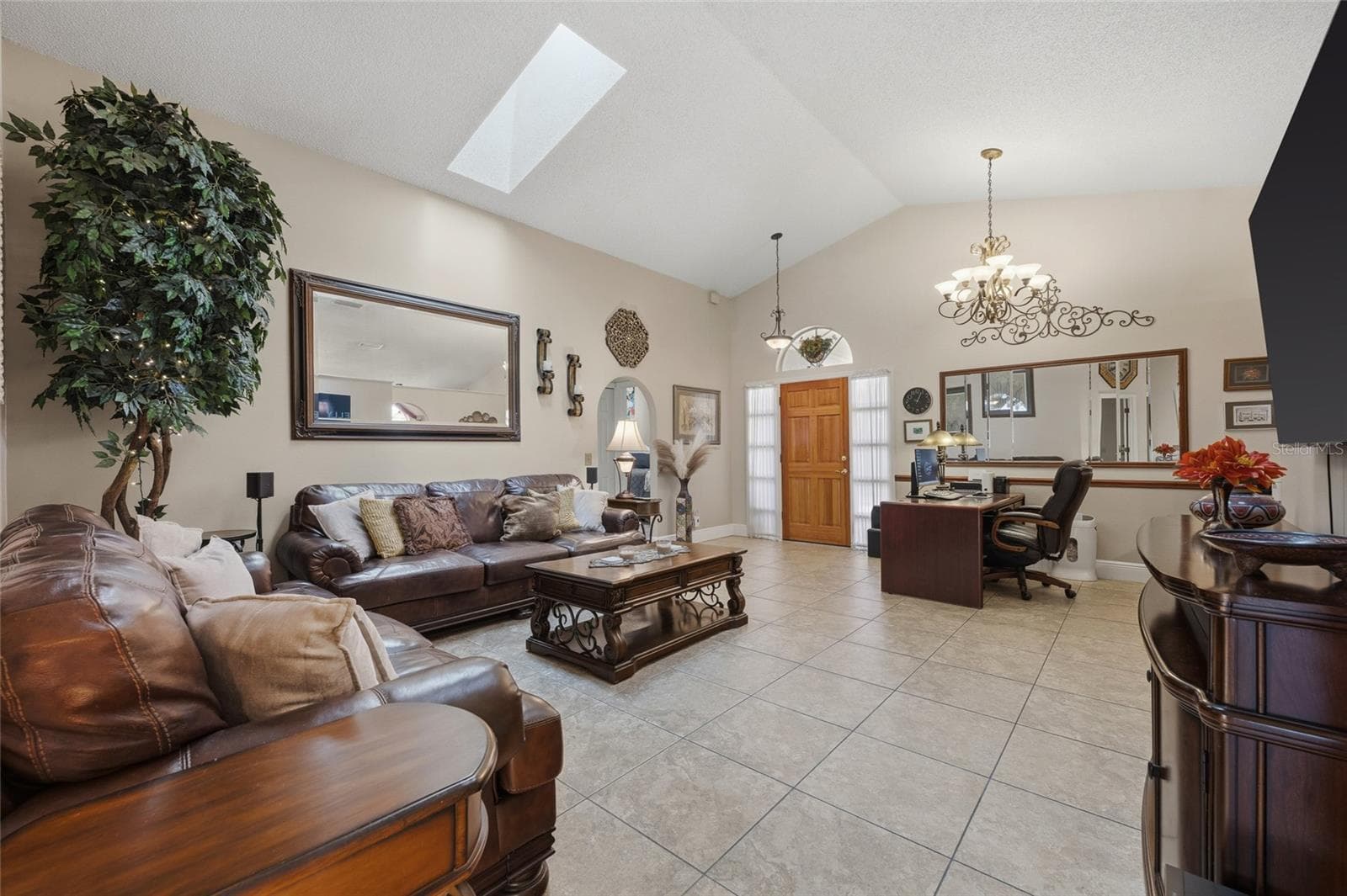 Single Family Residence at 1027 KELLY CREEK CIR, OVIEDO, photo 6 of 38