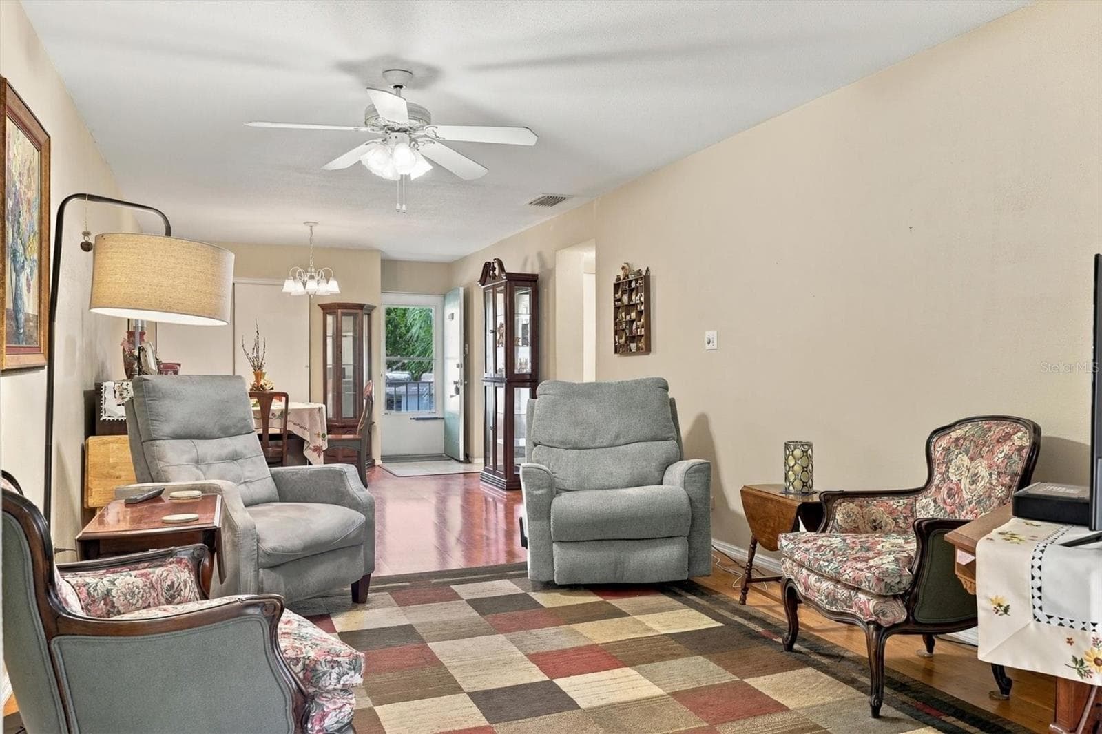 with ceiling fan - 3950 ROXANE BLVD #3B, SARASOTA