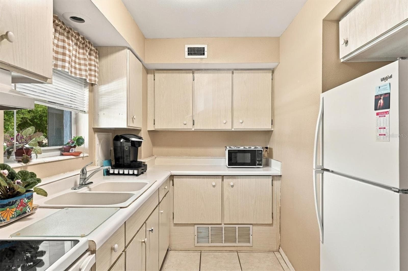 refrigerator in kitchen - 3950 ROXANE BLVD #3B, SARASOTA