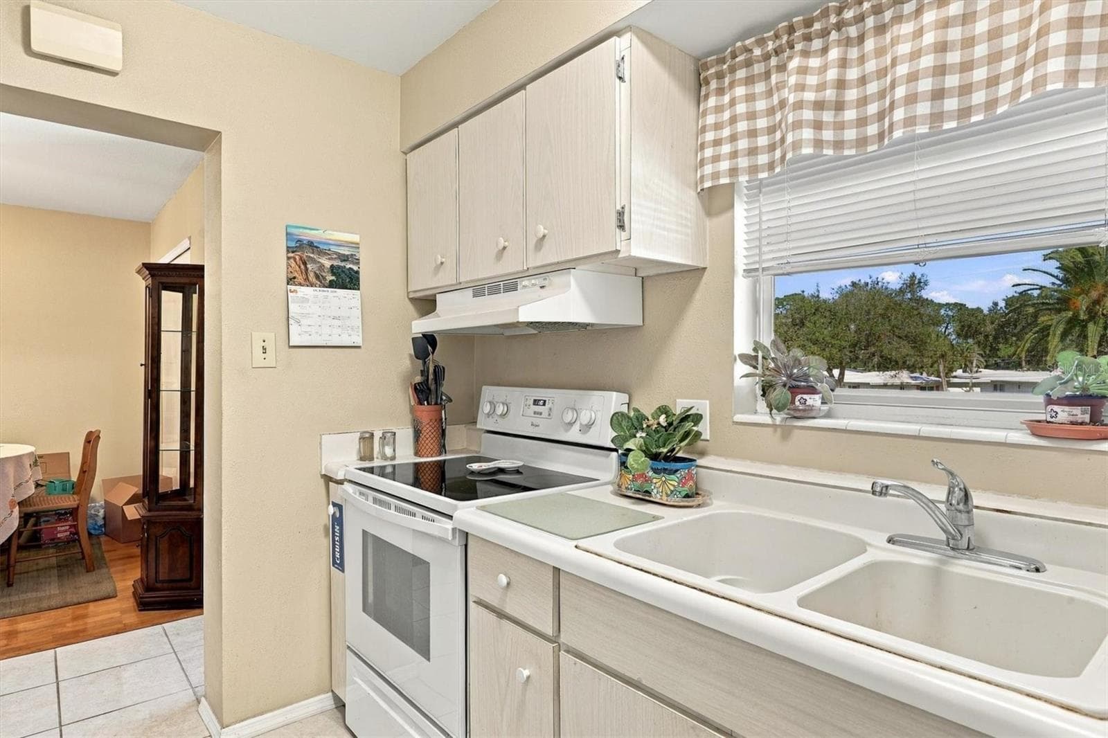 kitchen window - 3950 ROXANE BLVD #3B, SARASOTA