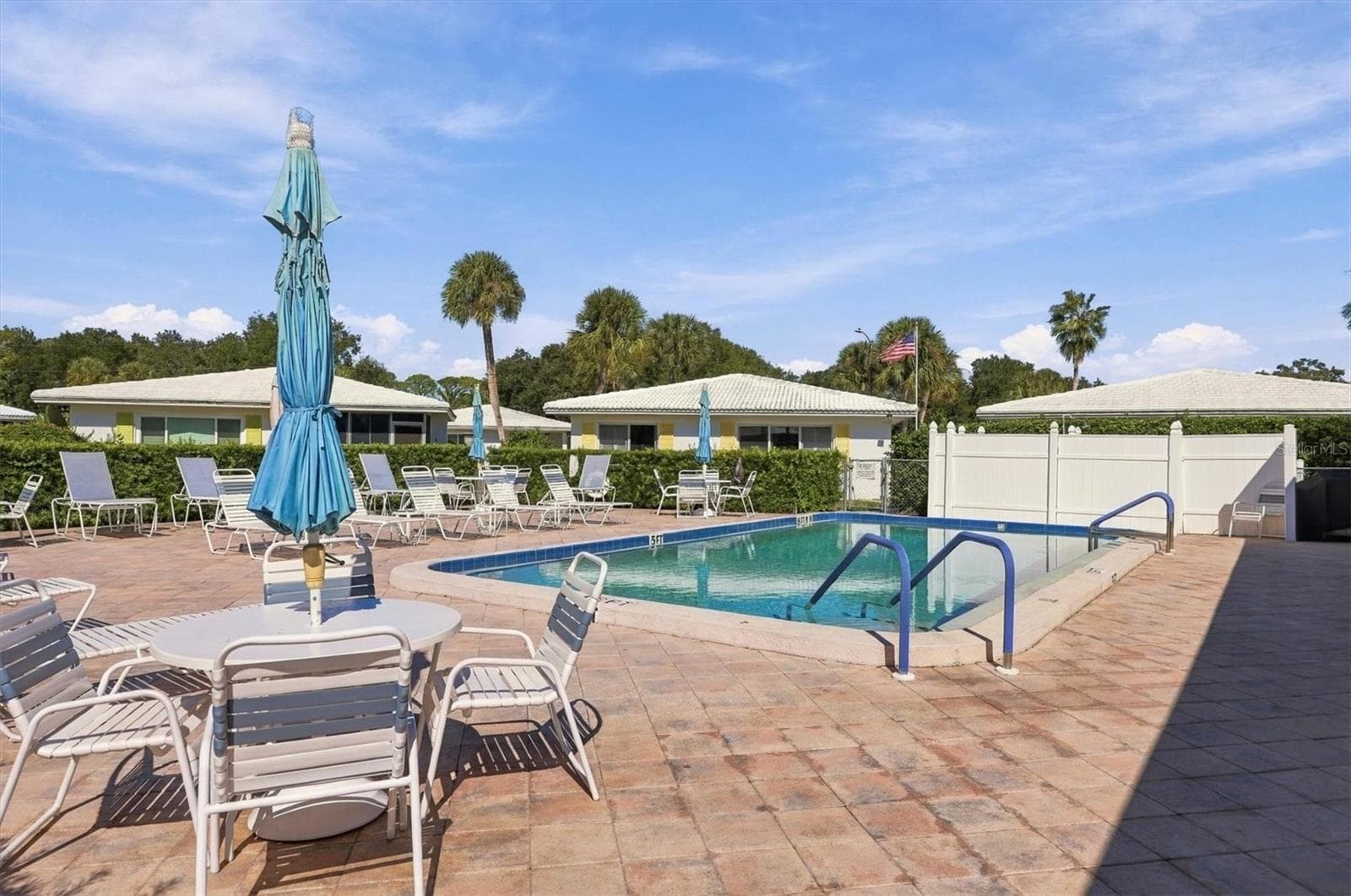community pool - 3950 ROXANE BLVD #3B, SARASOTA