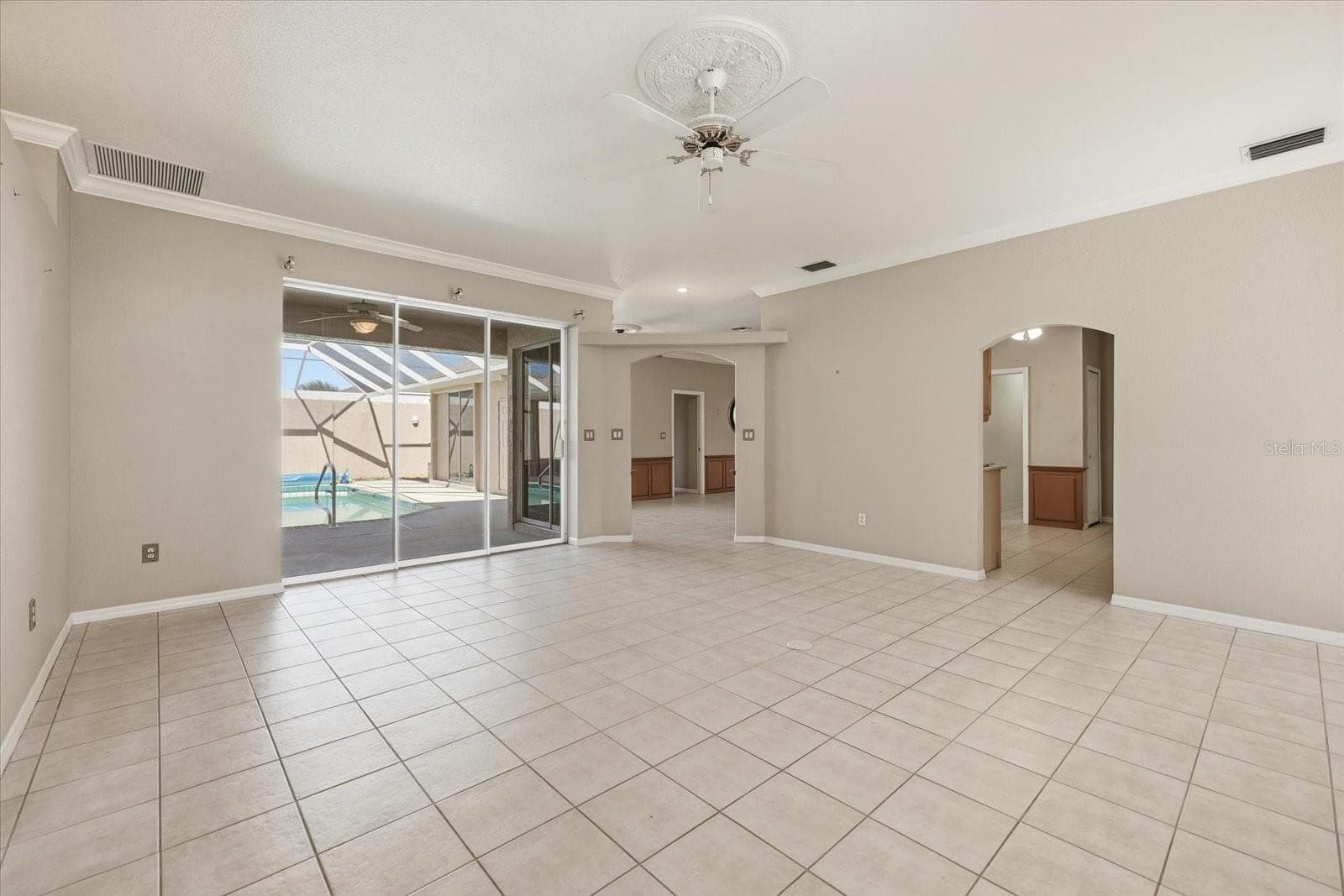 living room - 9348 SAN BERNANDINO AVE, ENGLEWOOD
