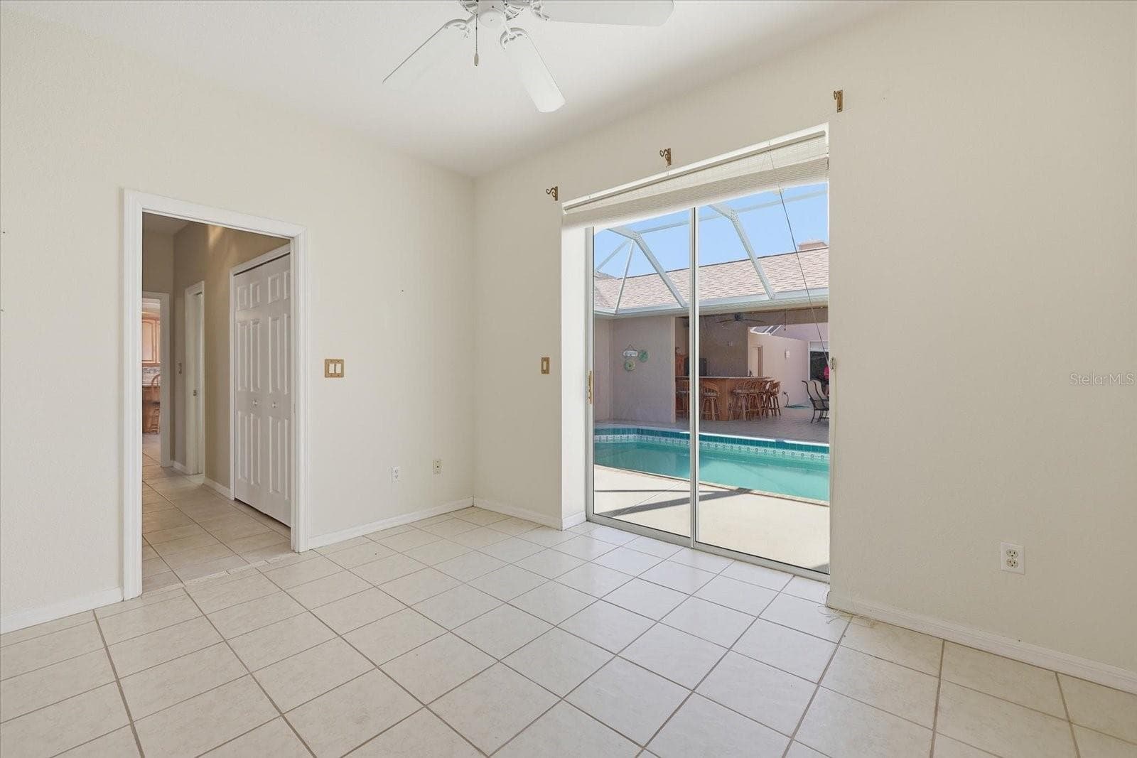 Bonus room - 9348 SAN BERNANDINO AVE, ENGLEWOOD
