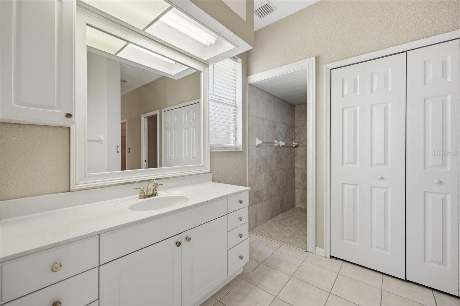 primary bath - 9348 SAN BERNANDINO AVE, ENGLEWOOD