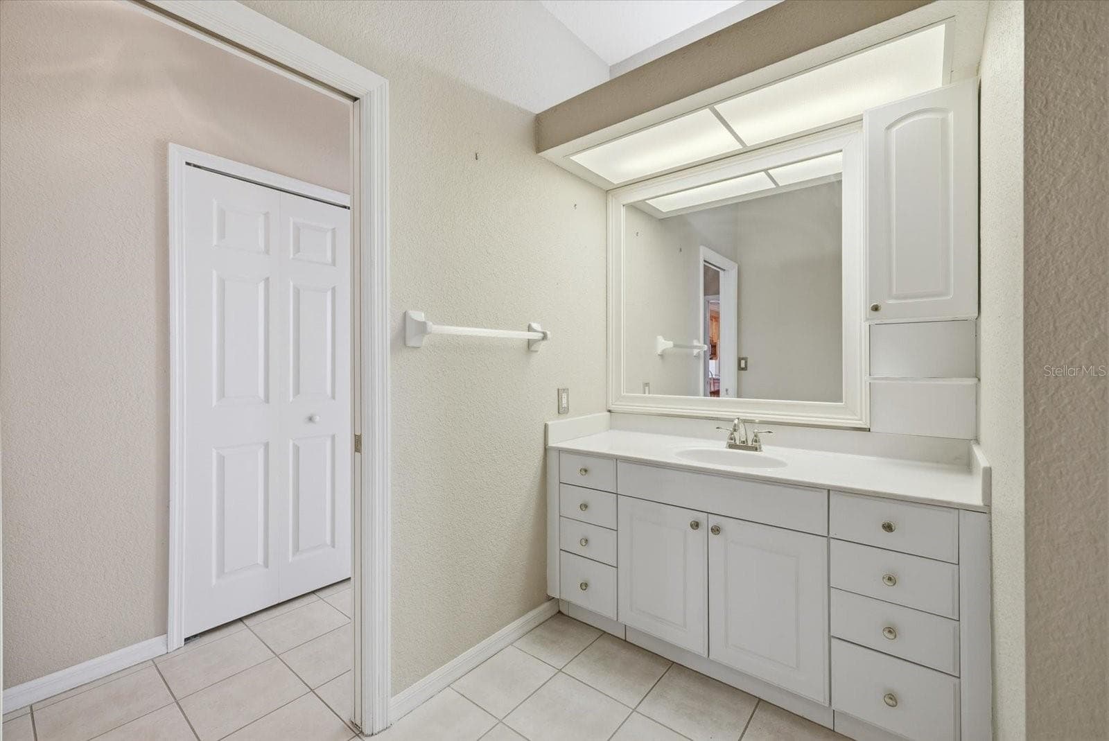 half bath - 9348 SAN BERNANDINO AVE, ENGLEWOOD