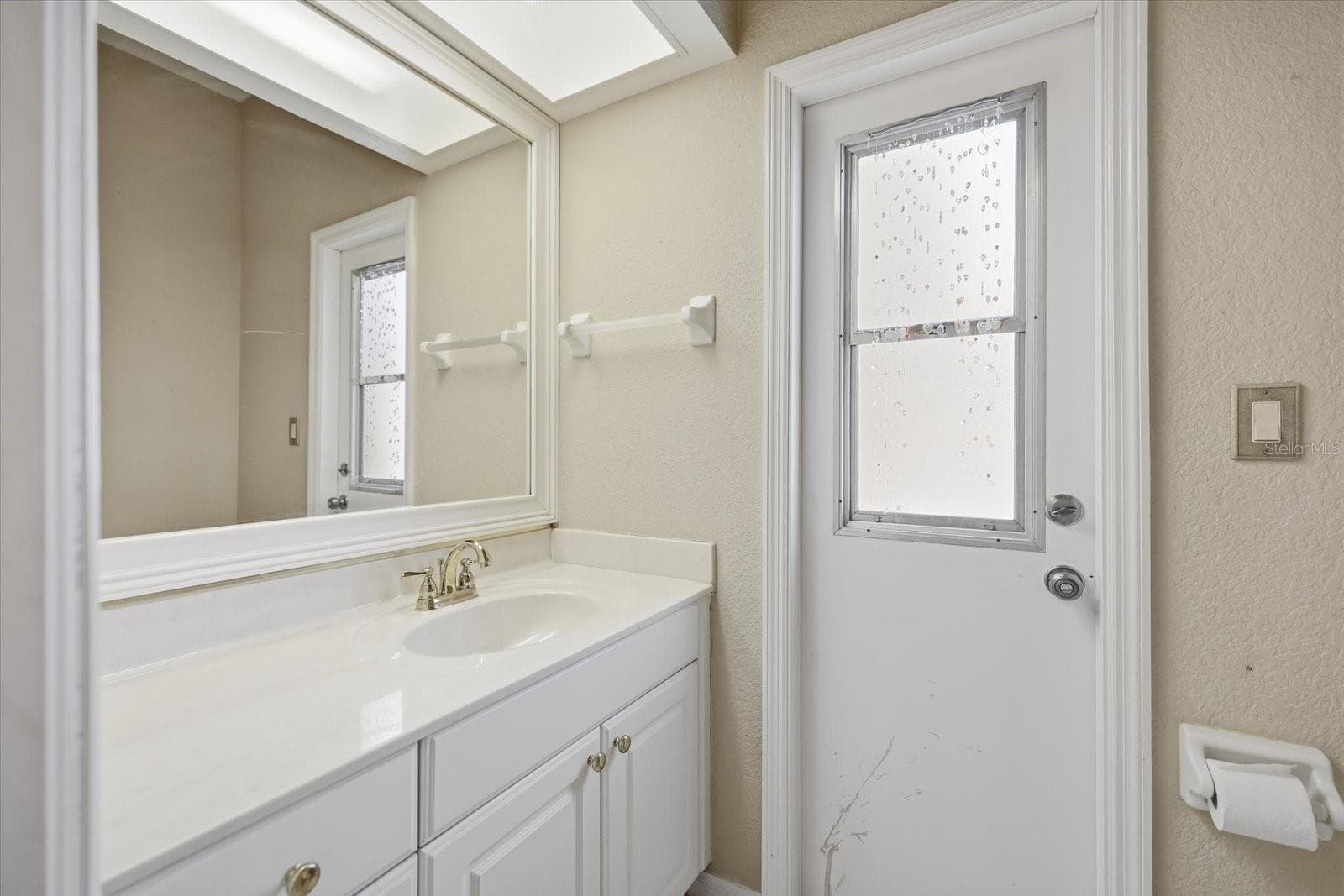 half bath - 9348 SAN BERNANDINO AVE, ENGLEWOOD