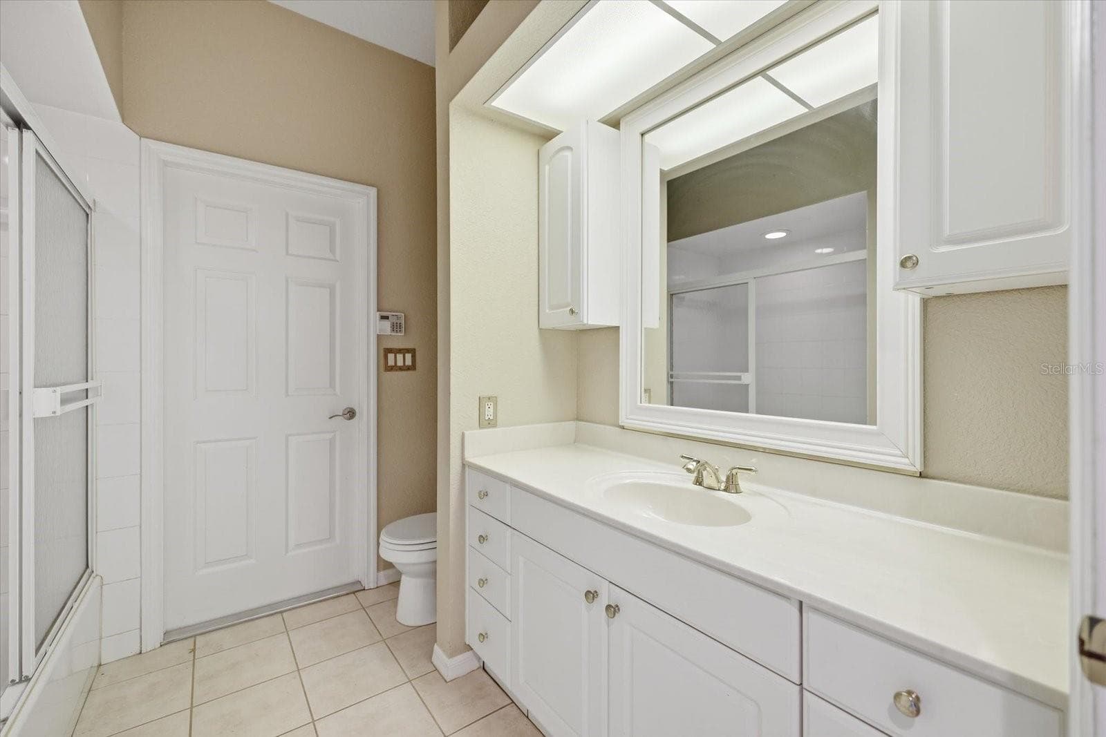bathroom 1 - 9348 SAN BERNANDINO AVE, ENGLEWOOD
