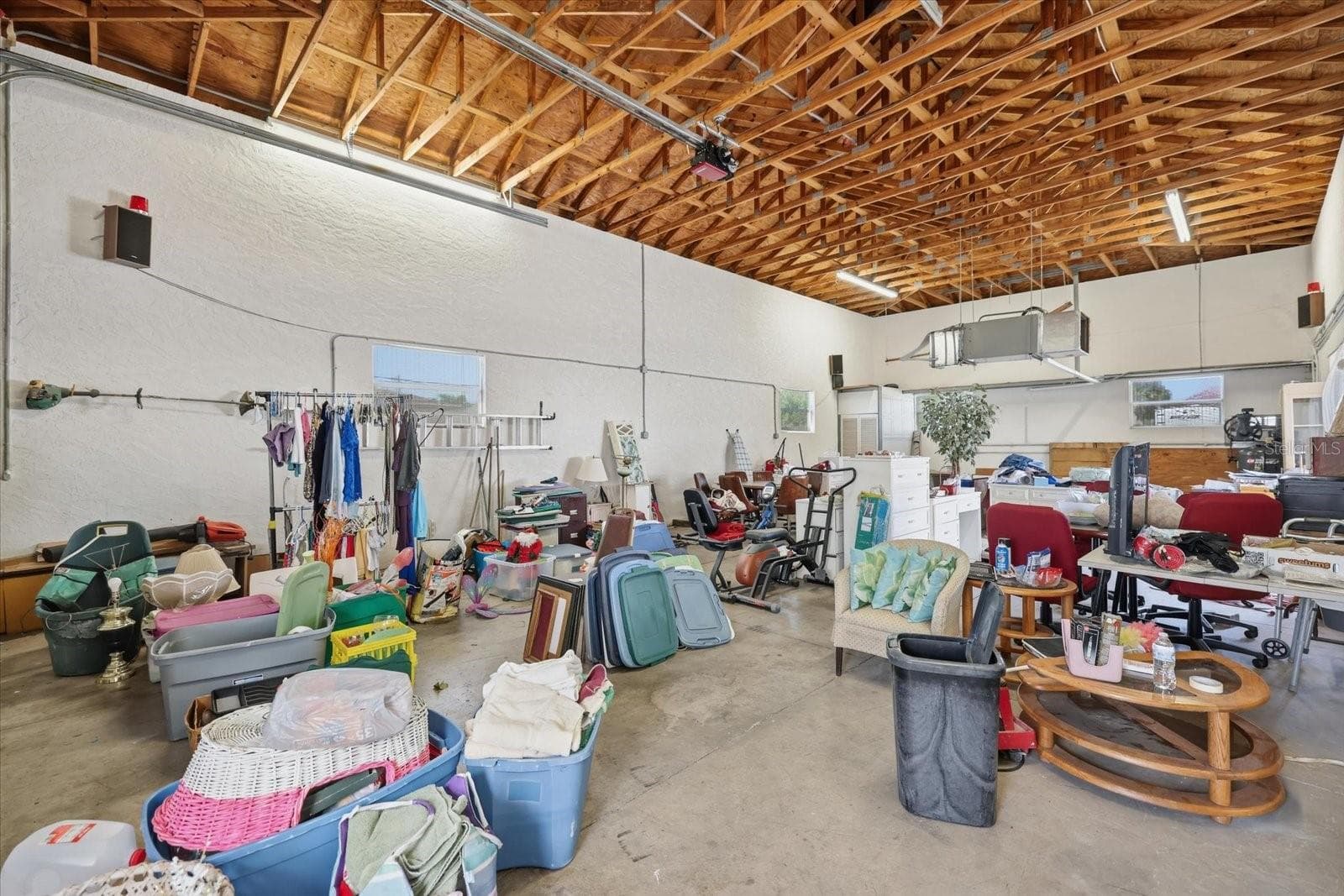 to be cleaned out - 9348 SAN BERNANDINO AVE, ENGLEWOOD