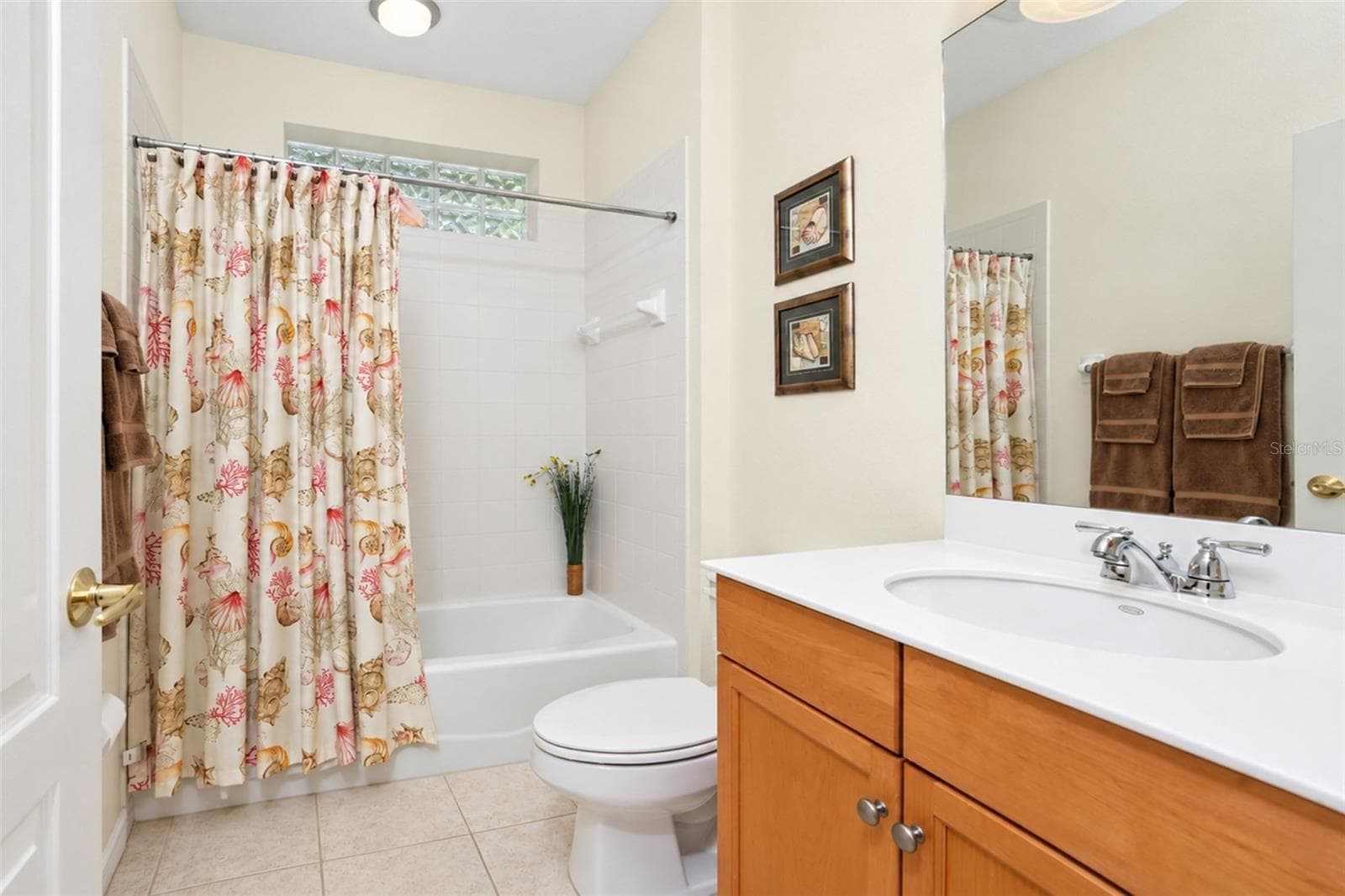 Guest Bathroom - 420 LEHALIS DR, ENGLEWOOD