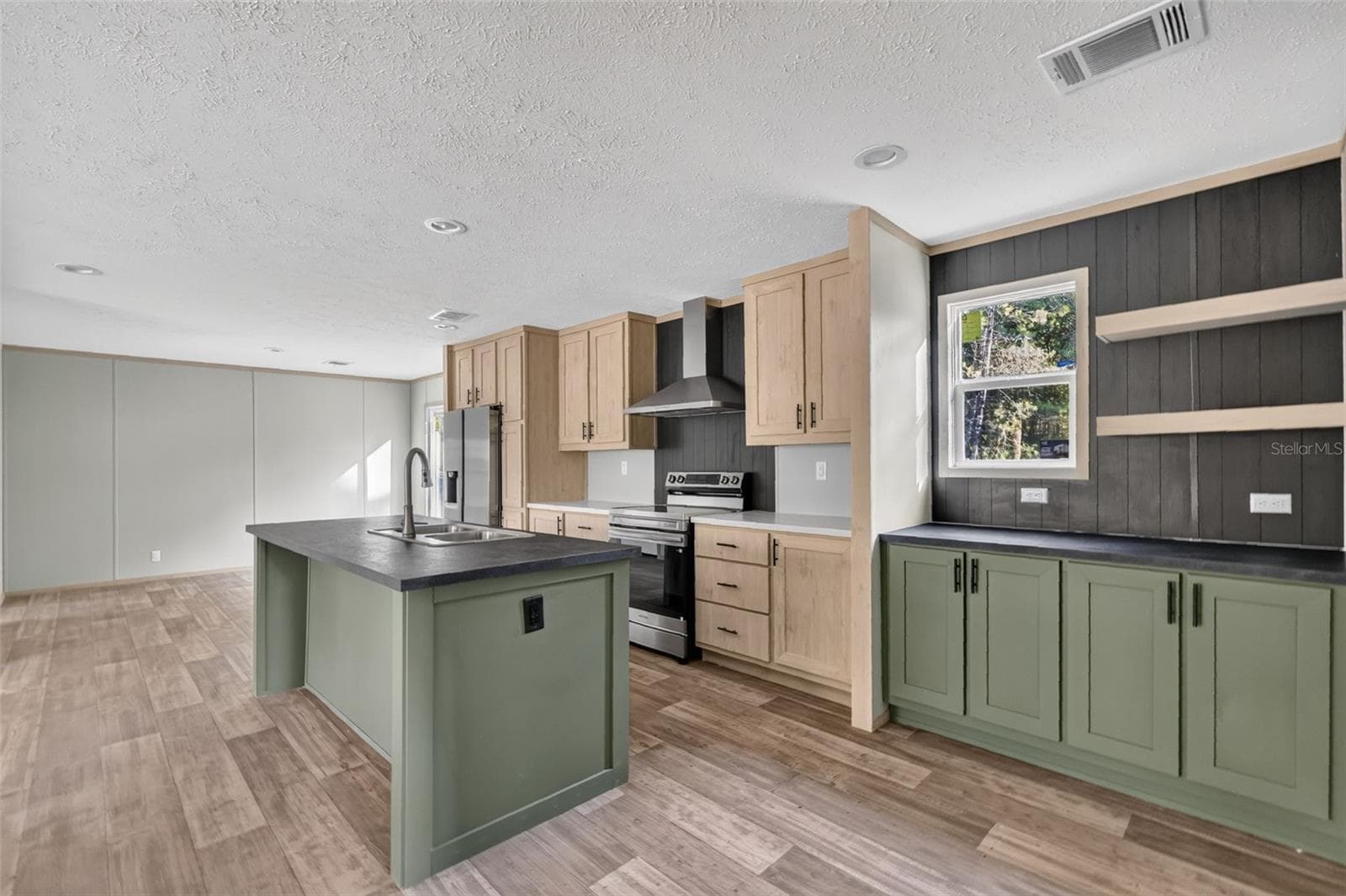 Manufactured Home at 14470 SE 8TH ST, WILLISTON, photo 11 of 28